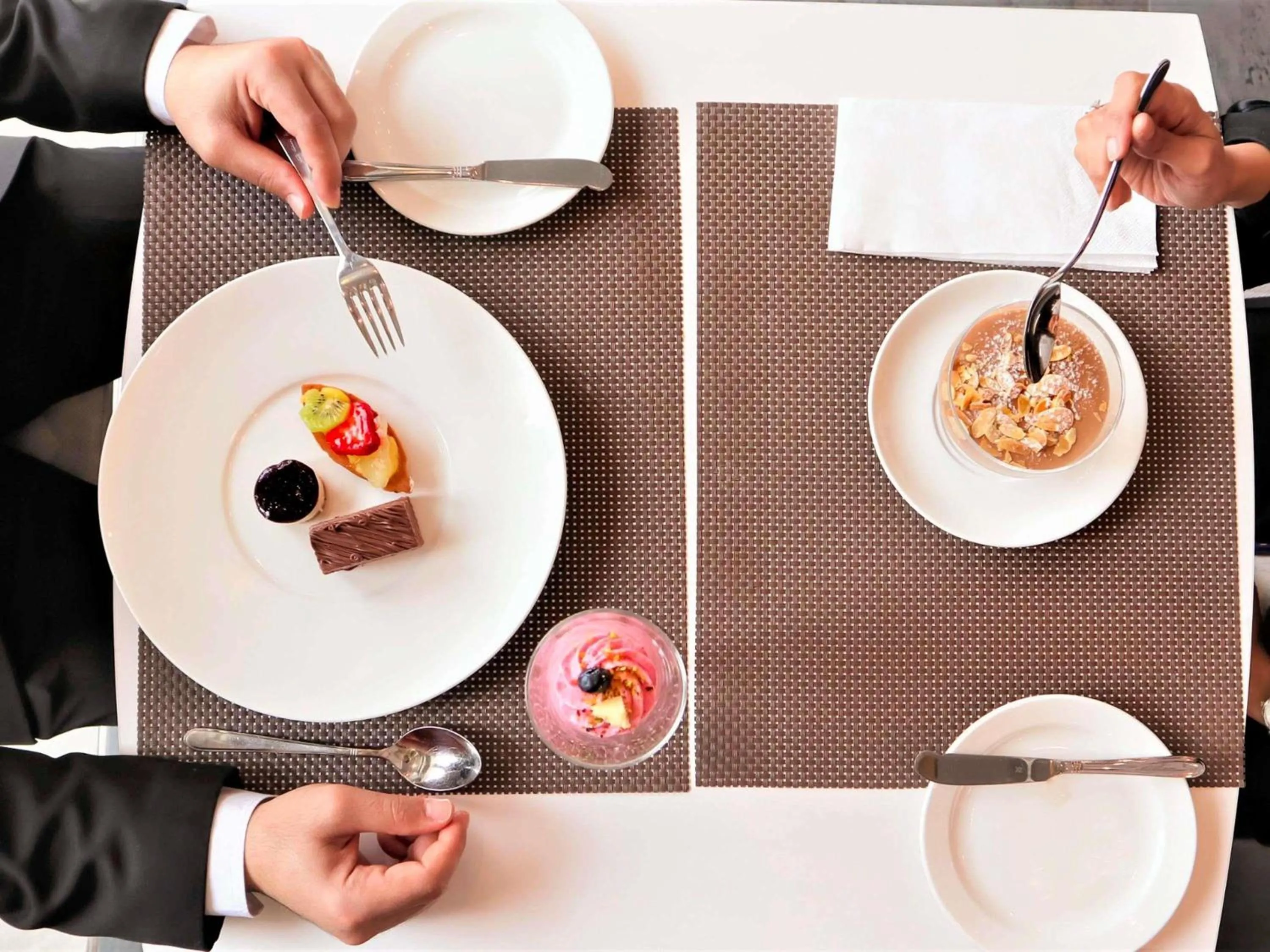 Restaurant/places to eat in Adagio Aparthotel Jeddah Malik Road