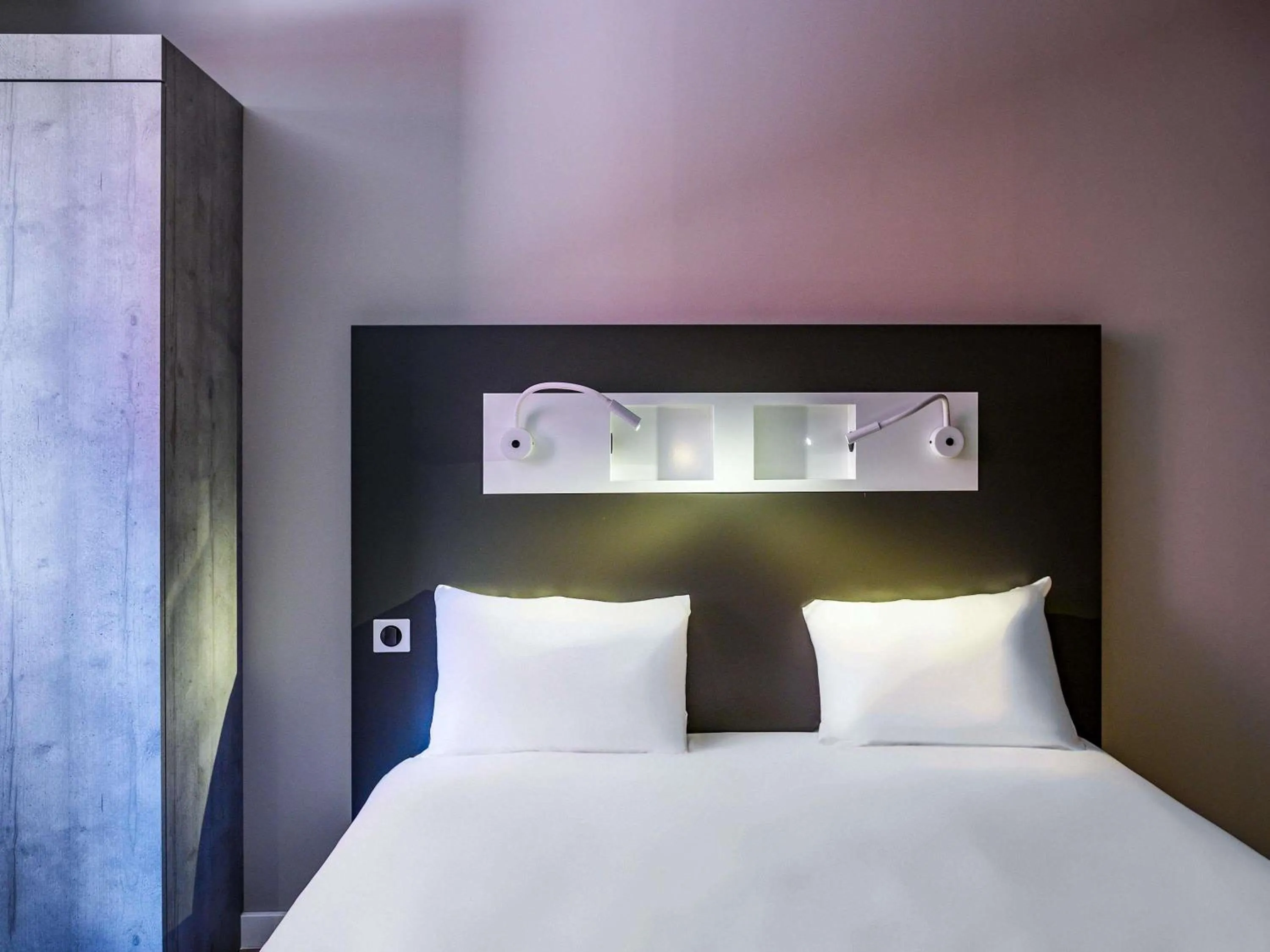 Bedroom, Bed in ibis budget Saint-Étienne Centre Gare Châteaucreux