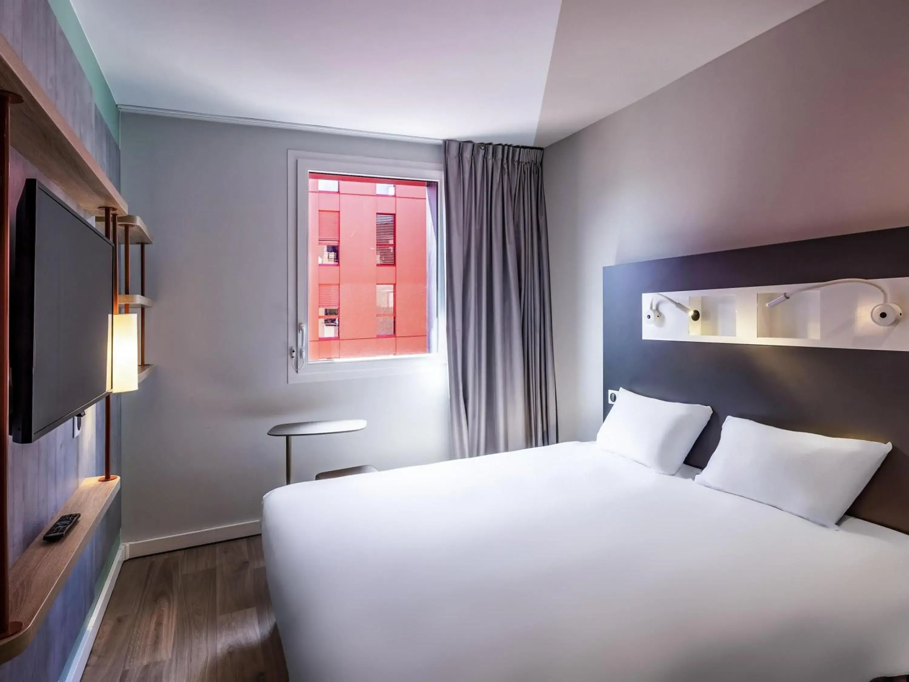 Bedroom, Bed in ibis budget Saint-Étienne Centre Gare Châteaucreux Bedroom, Bed in ibis budget Saint-Étienne Centre Gare Châteaucreux