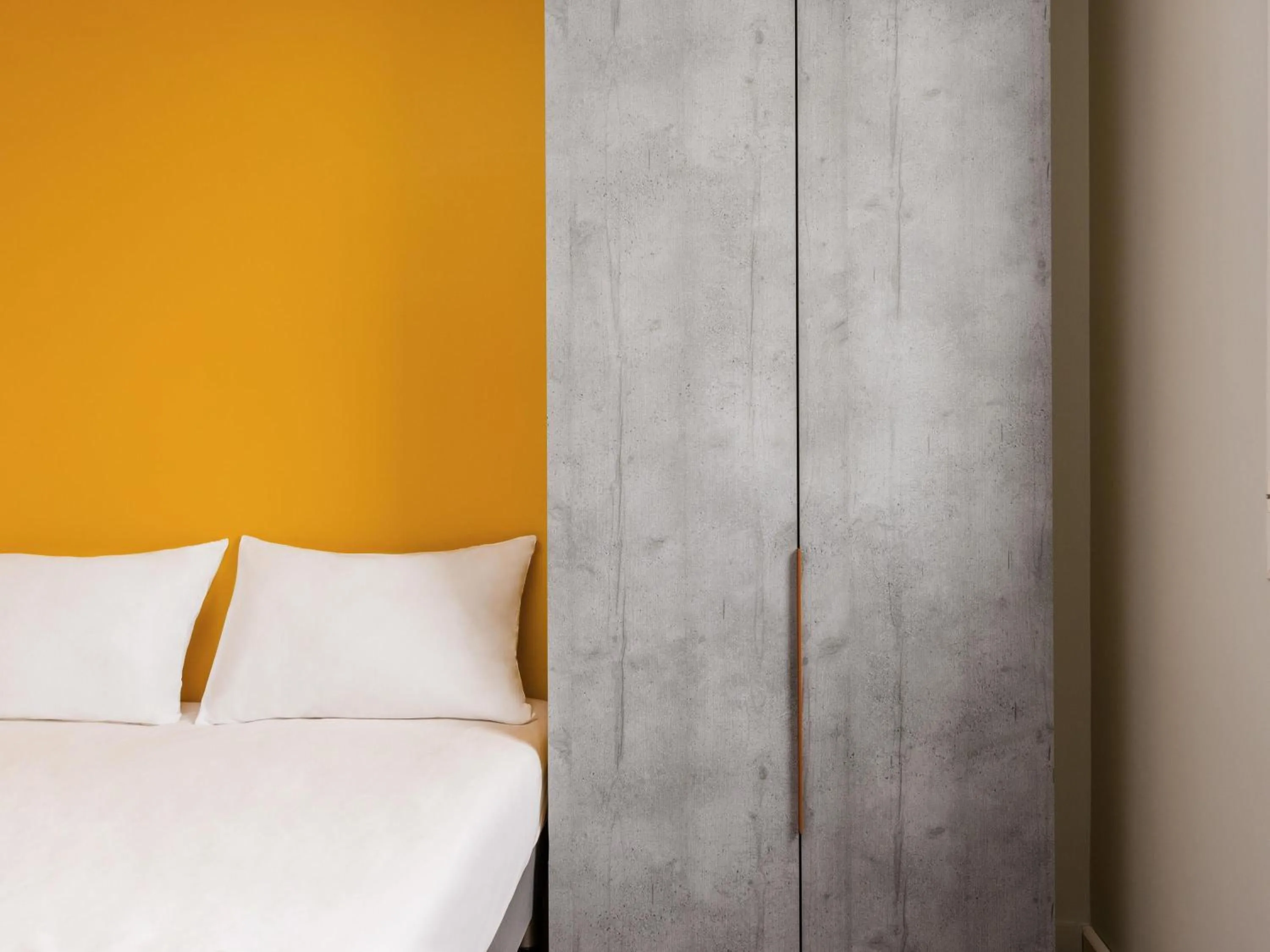 Bedroom, Bed in ibis budget Saint-Étienne Centre Gare Châteaucreux