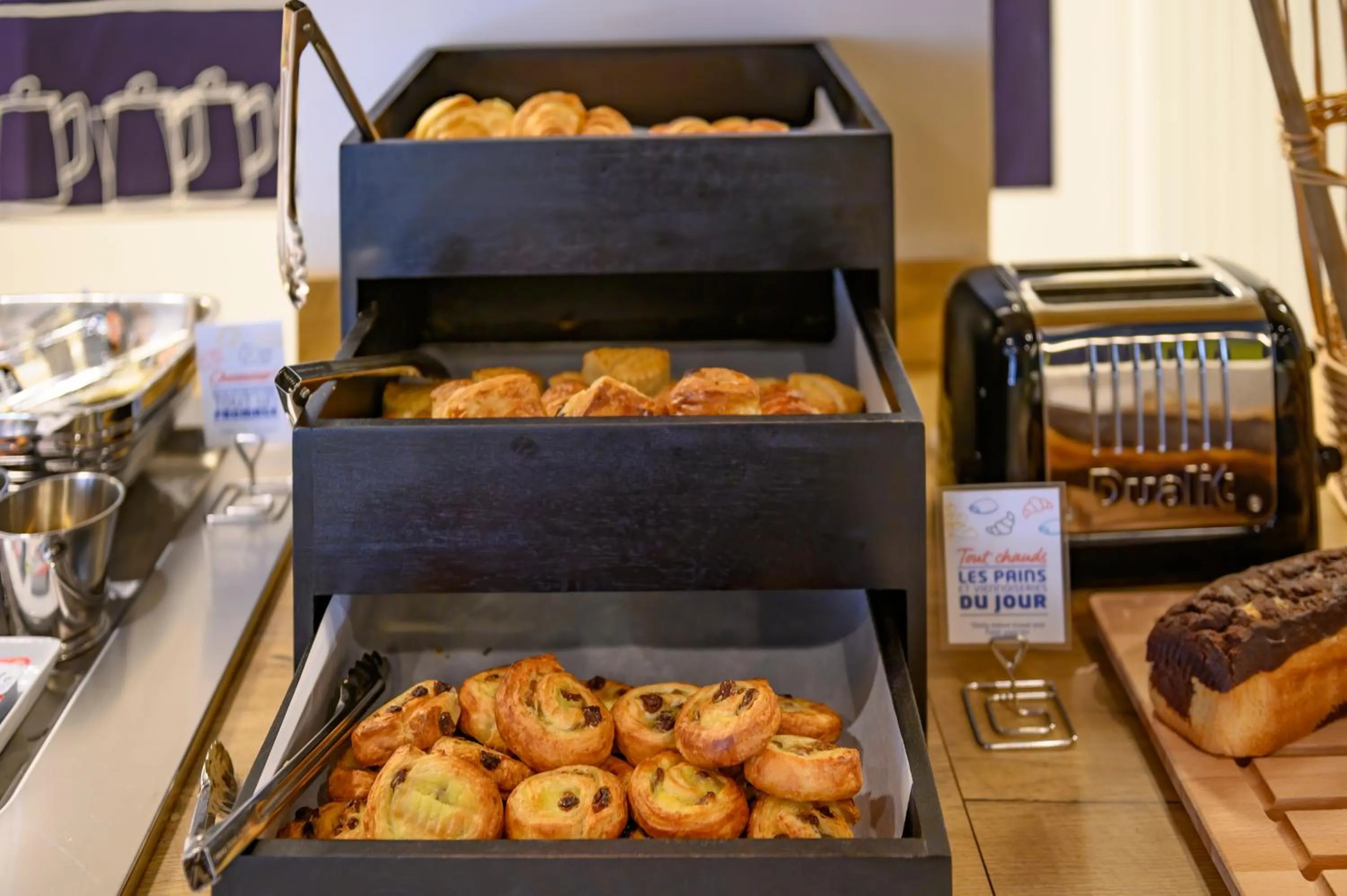 Buffet breakfast in ibis budget Saint-Étienne Centre Gare Châteaucreux