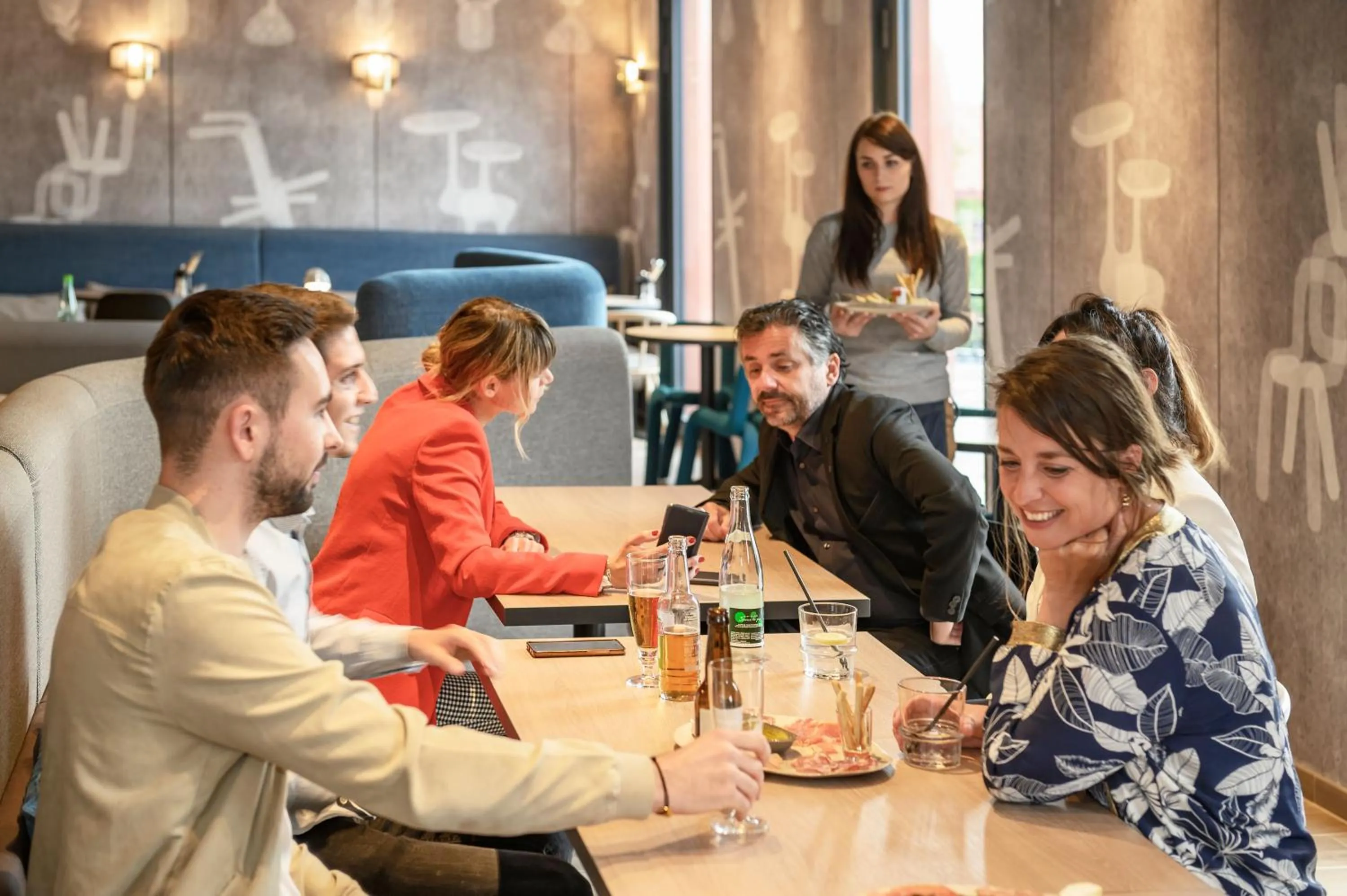 People in Novotel Saint-Étienne Centre Gare Châteaucreux