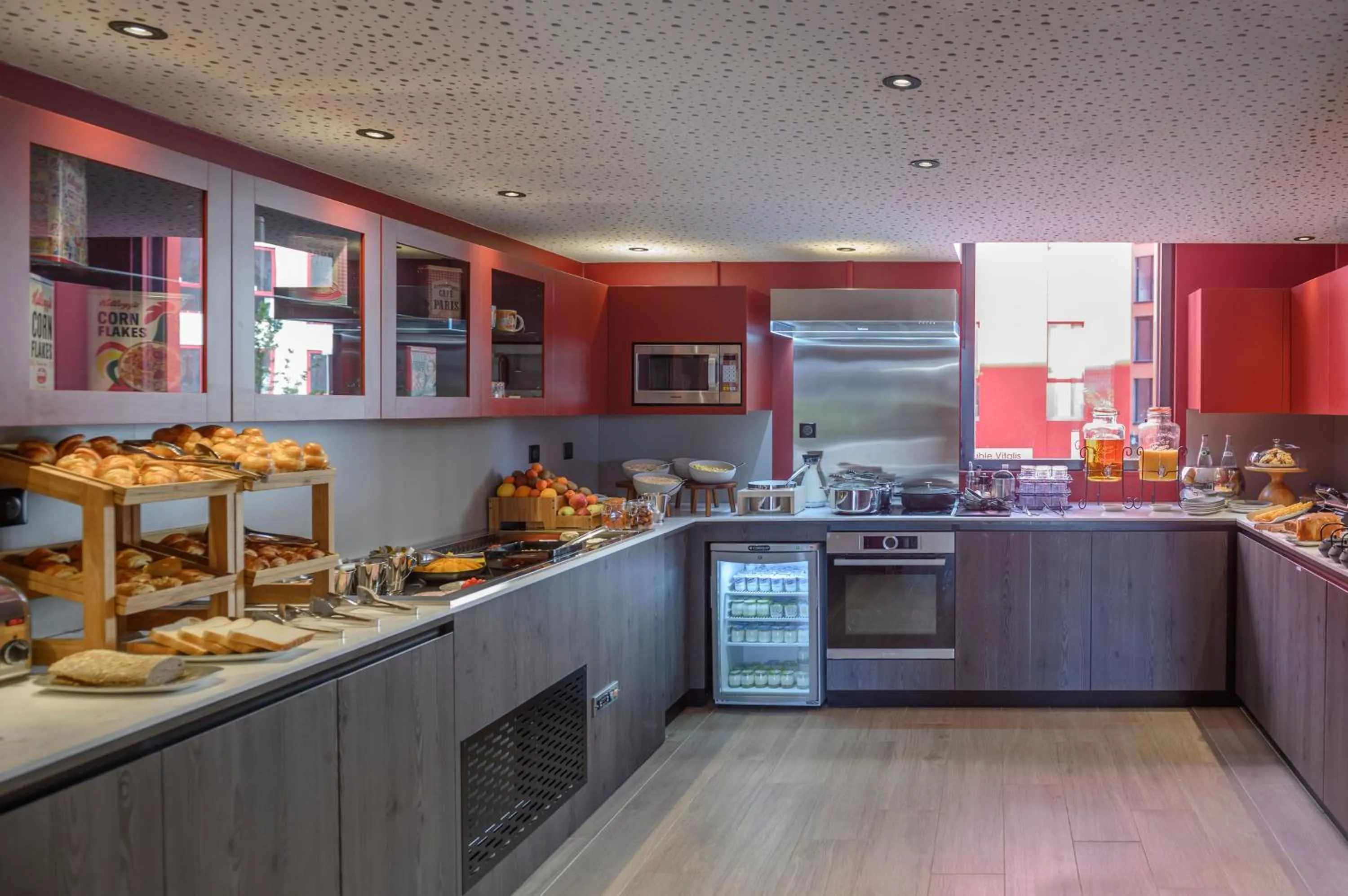 Kitchen or kitchenette in Novotel Saint-Étienne Centre Gare Châteaucreux