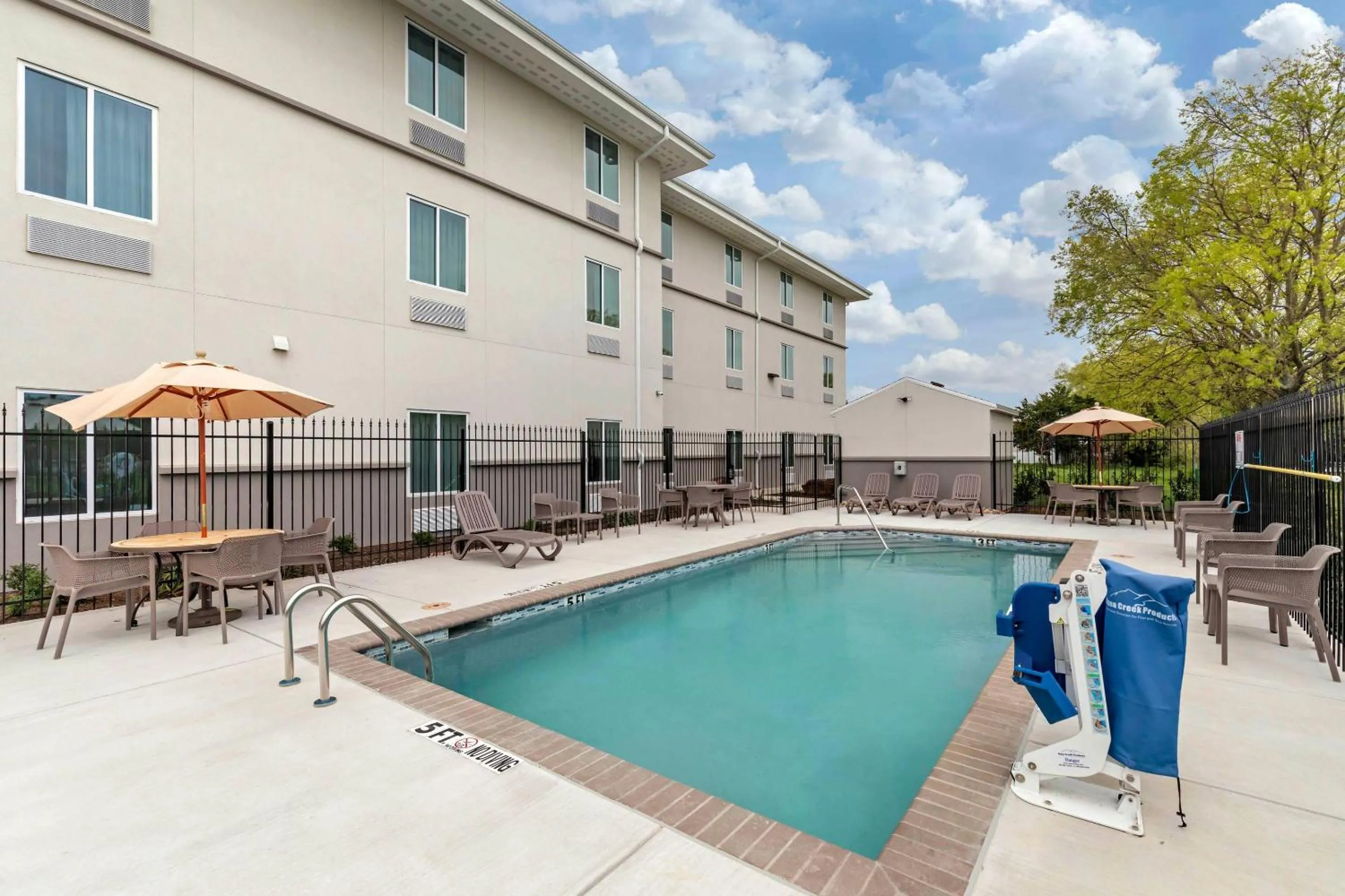 Swimming pool in MainStay Suites Lancaster Dallas South