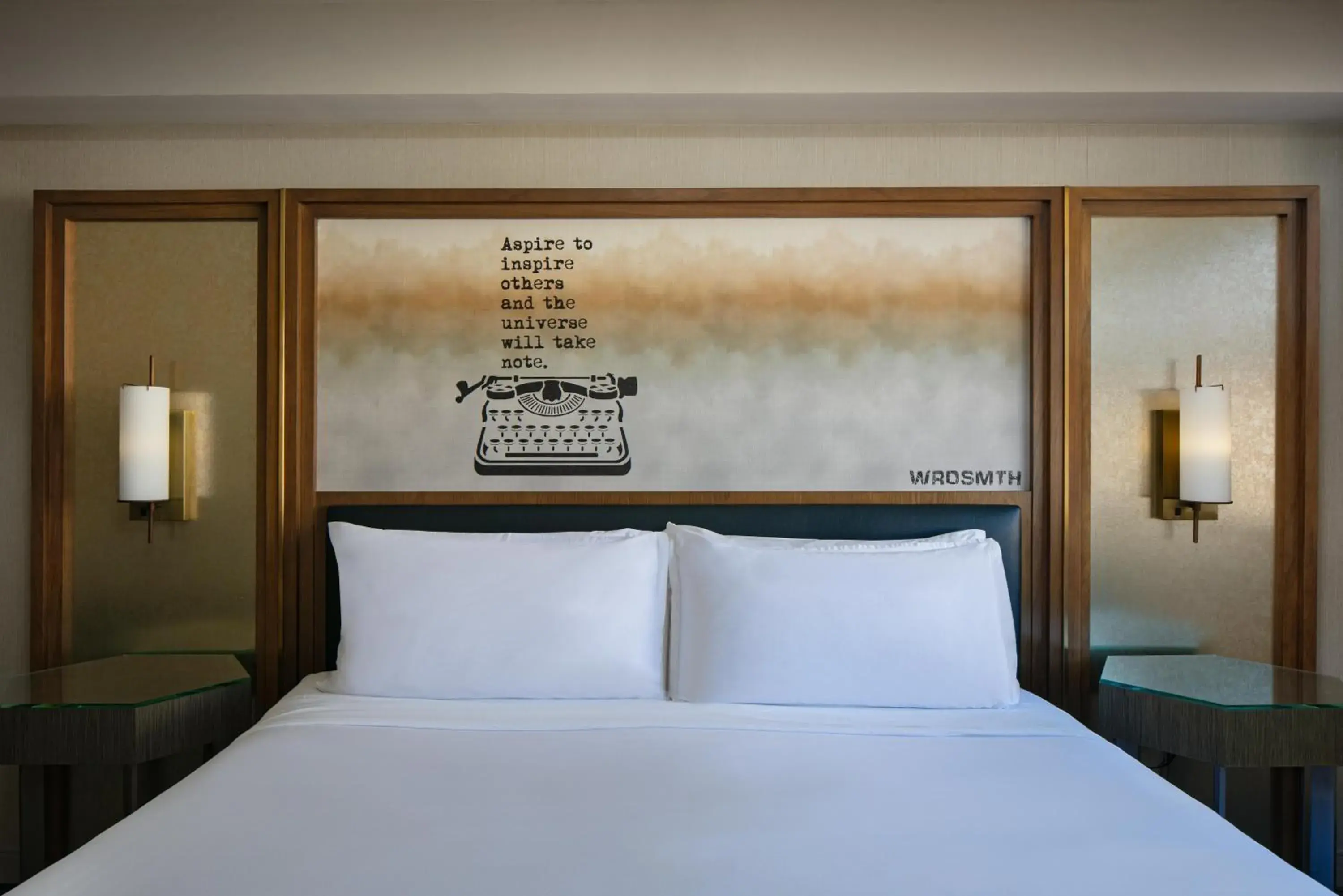 Bed in Hotel Dena, Pasadena Los Angeles, a Tribute Portfolio Hotel Bed in Hotel Dena, Pasadena Los Angeles, a Tribute Portfolio Hotel