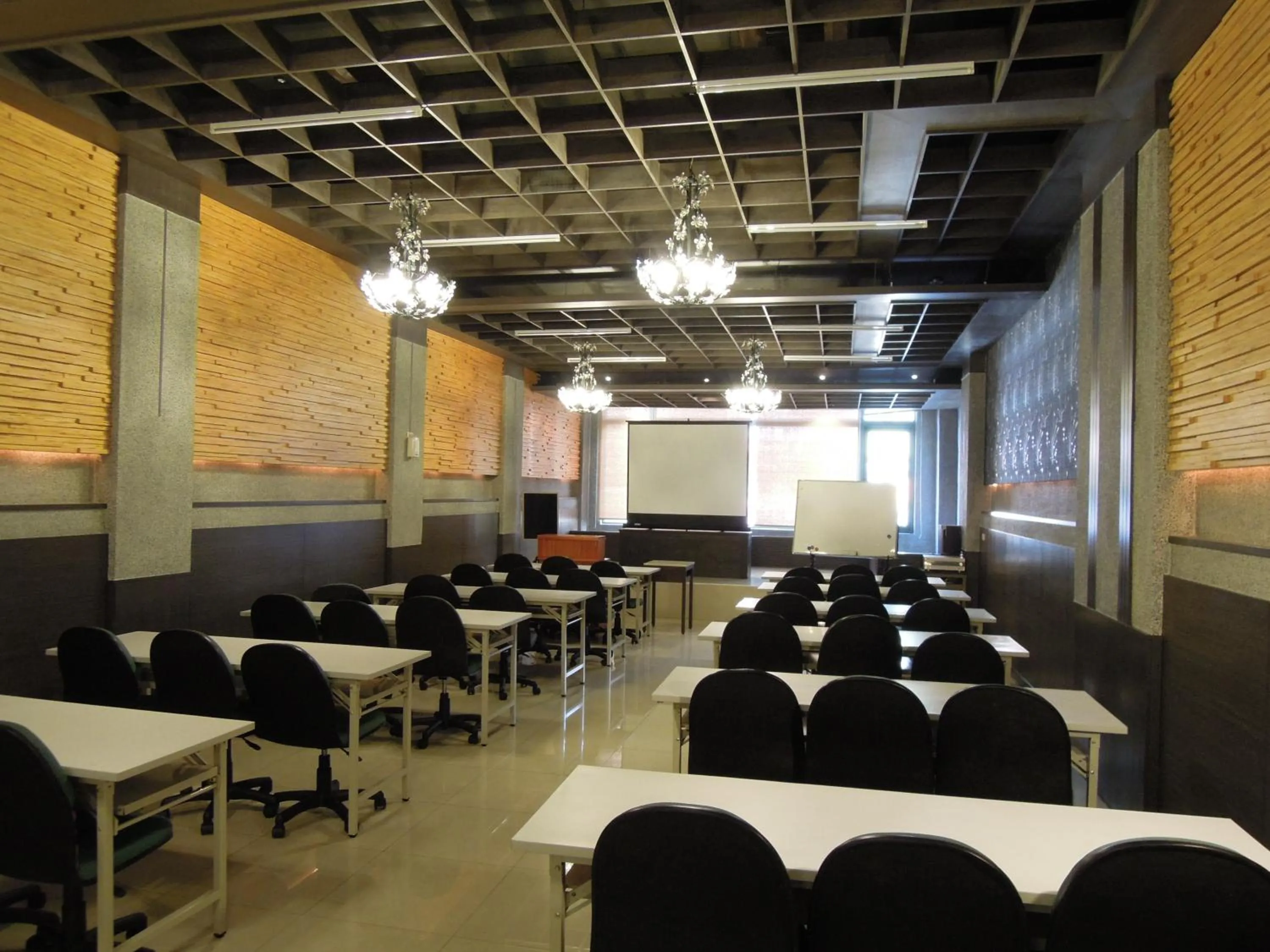 Restaurant/places to eat in Shihzuwan Hotel – Kaohsiung Station