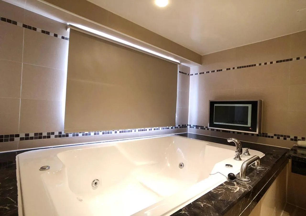 Bathroom in Shihzuwan Hotel – Kaohsiung Station