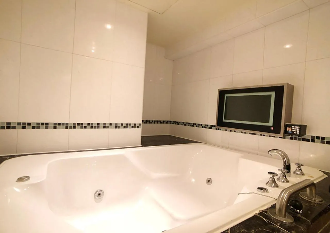 Bathroom in Shihzuwan Hotel – Kaohsiung Station