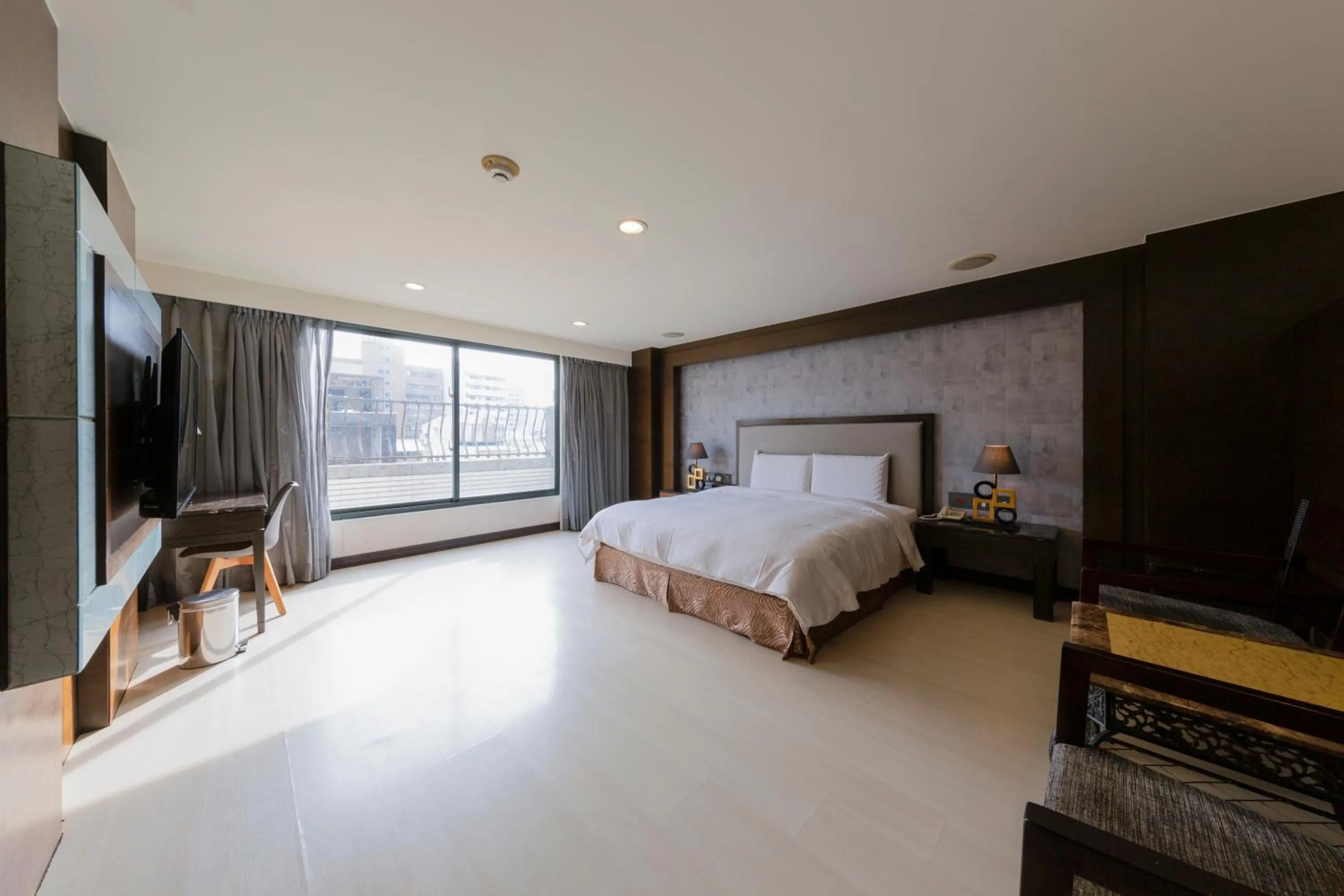 Bed in Shihzuwan Hotel – Kaohsiung Station