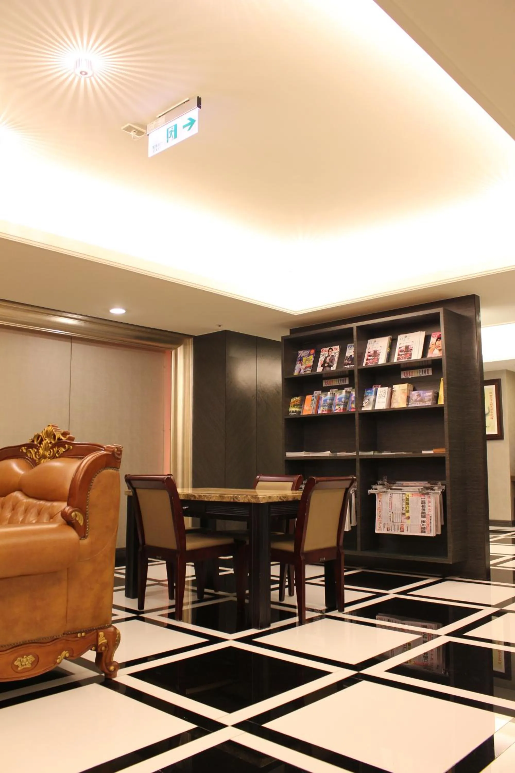 Library in Shihzuwan Hotel – Kaohsiung Station