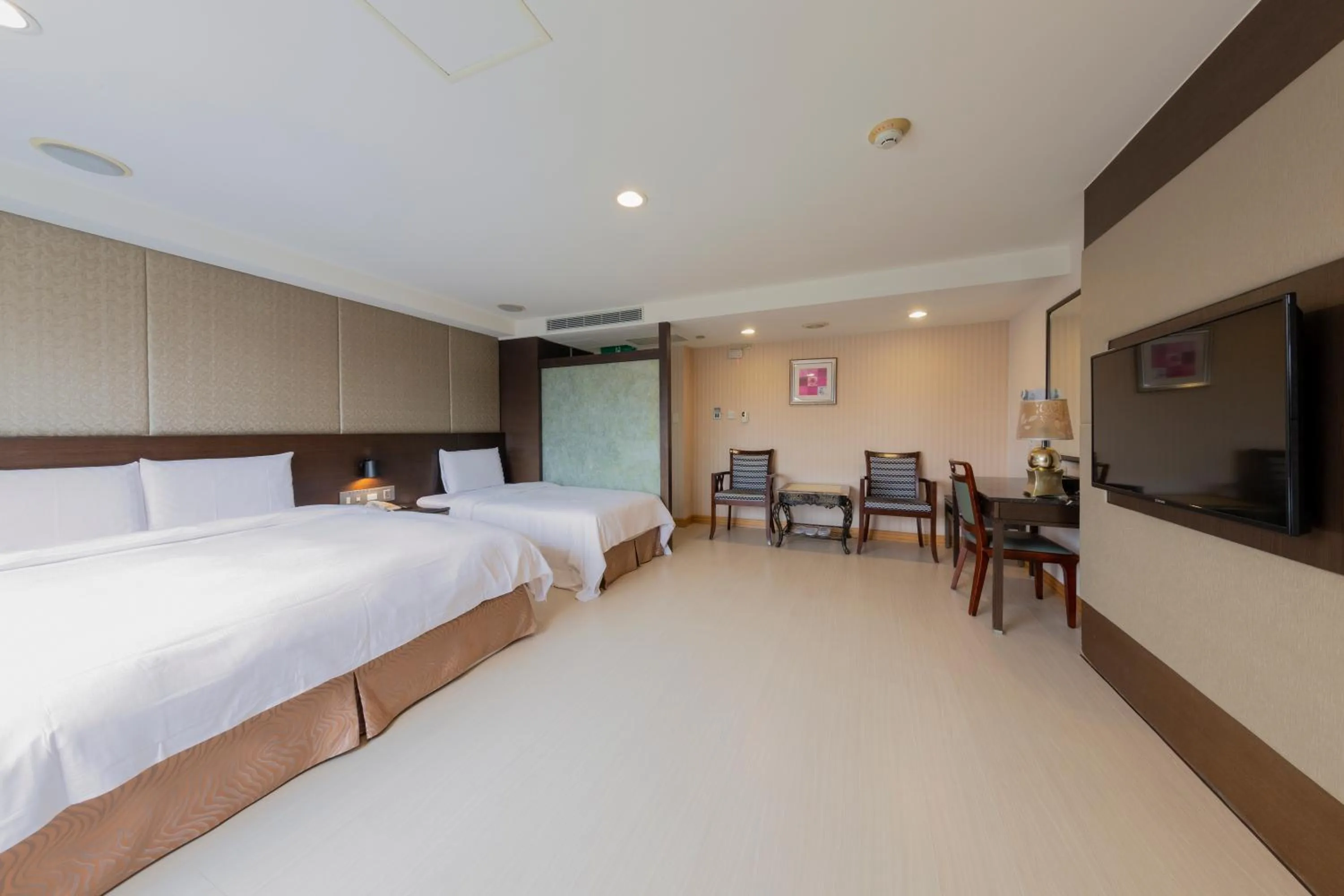 Bed in Shihzuwan Hotel – Kaohsiung Station