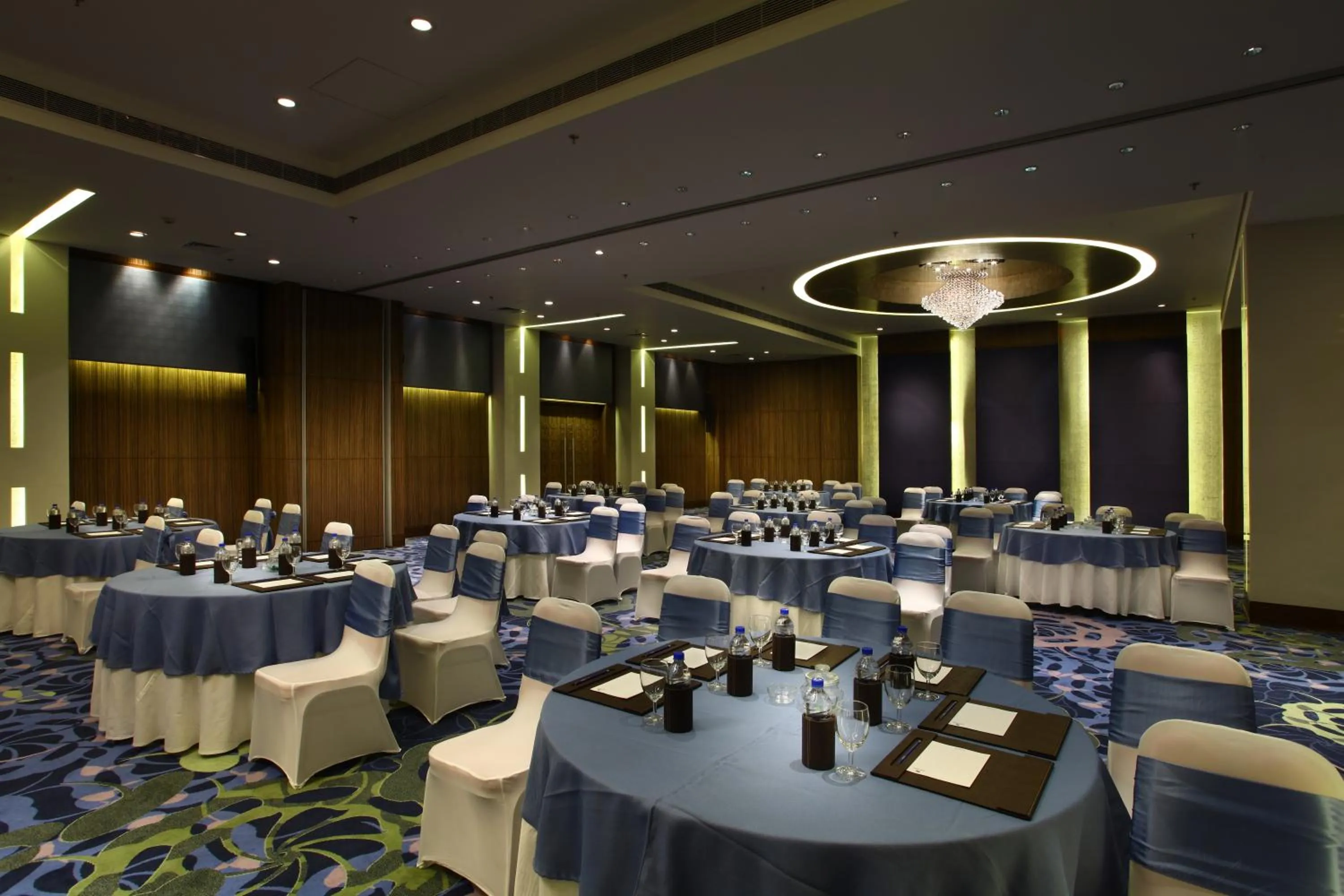 Business facilities in Park Plaza Shahdara