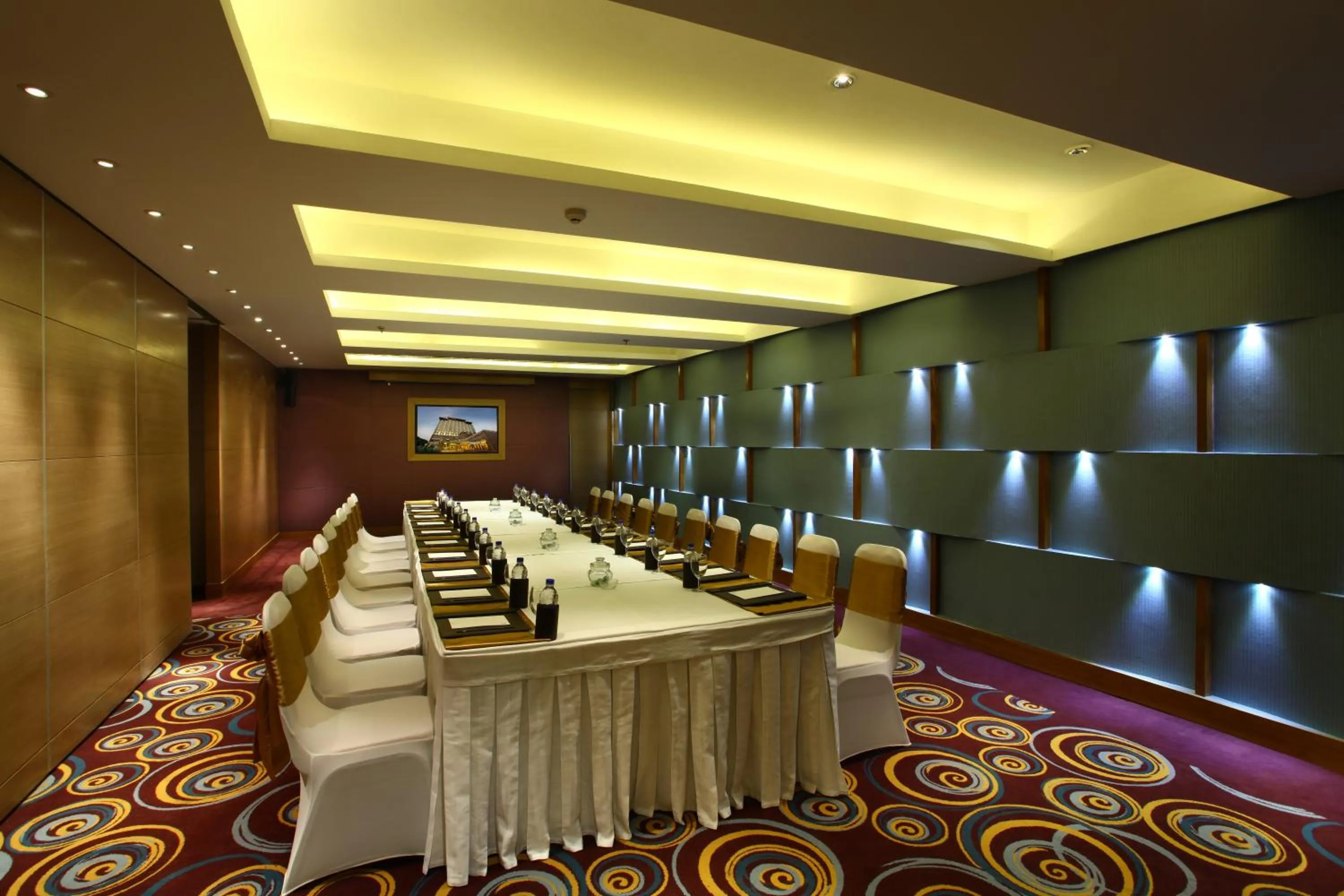 Business facilities in Park Plaza Shahdara
