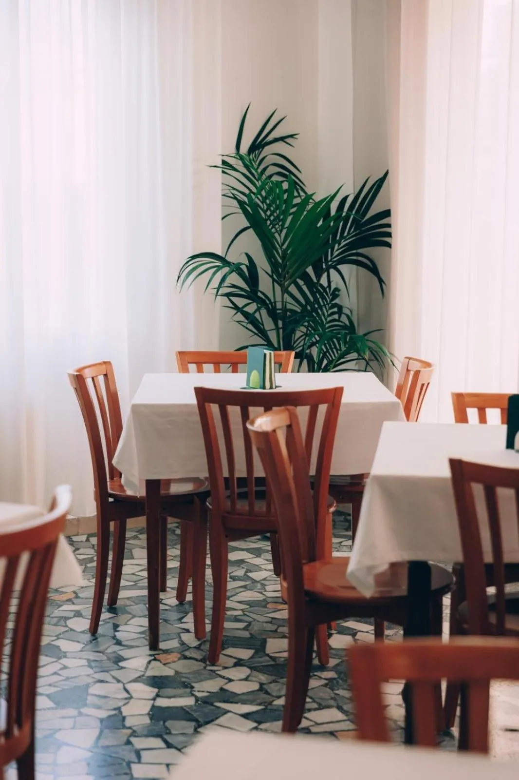 Restaurant/places to eat in Hotel Enna Rimini
