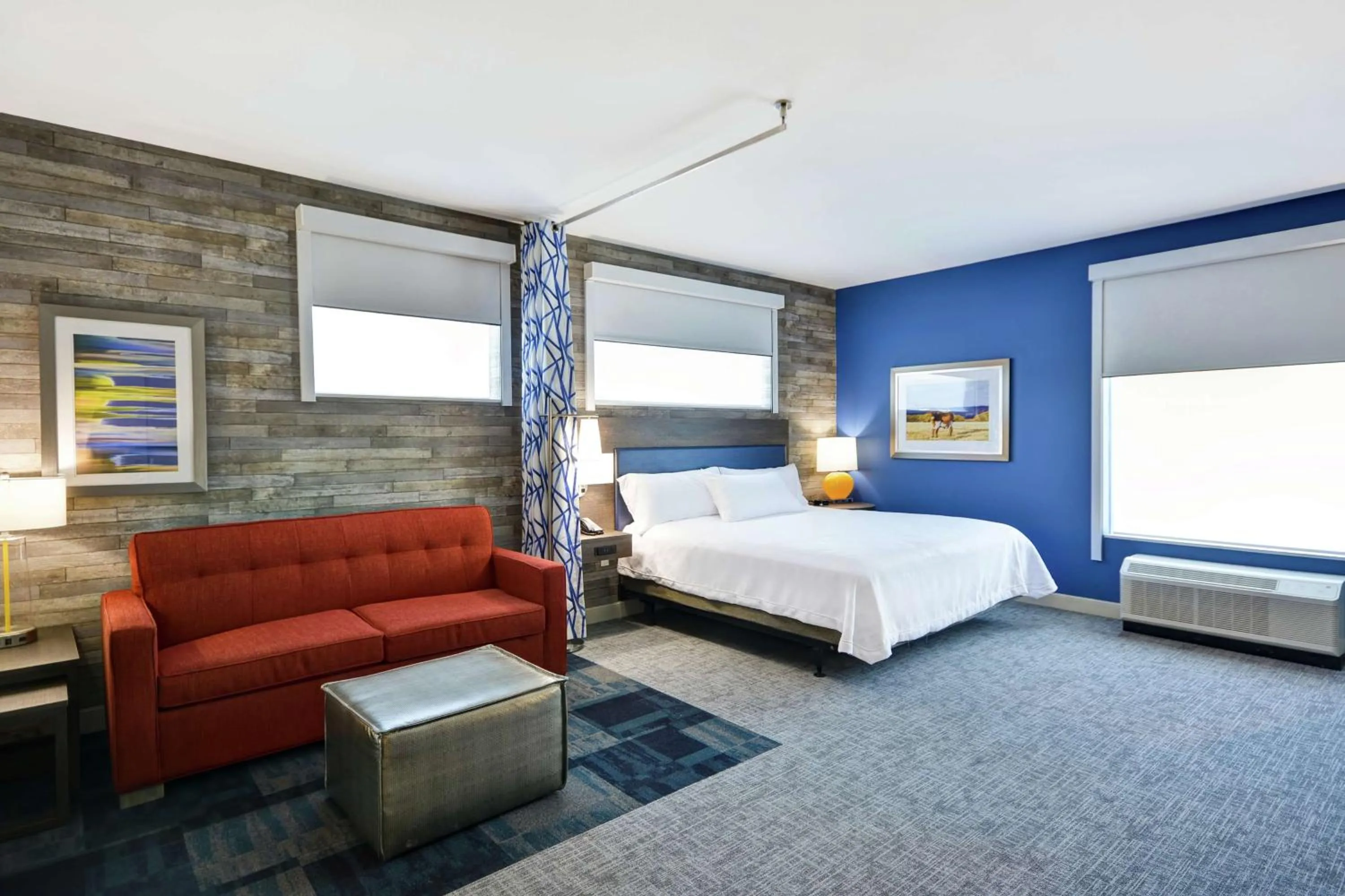 Living room, Bed in Home2 Suites Houston Westchase