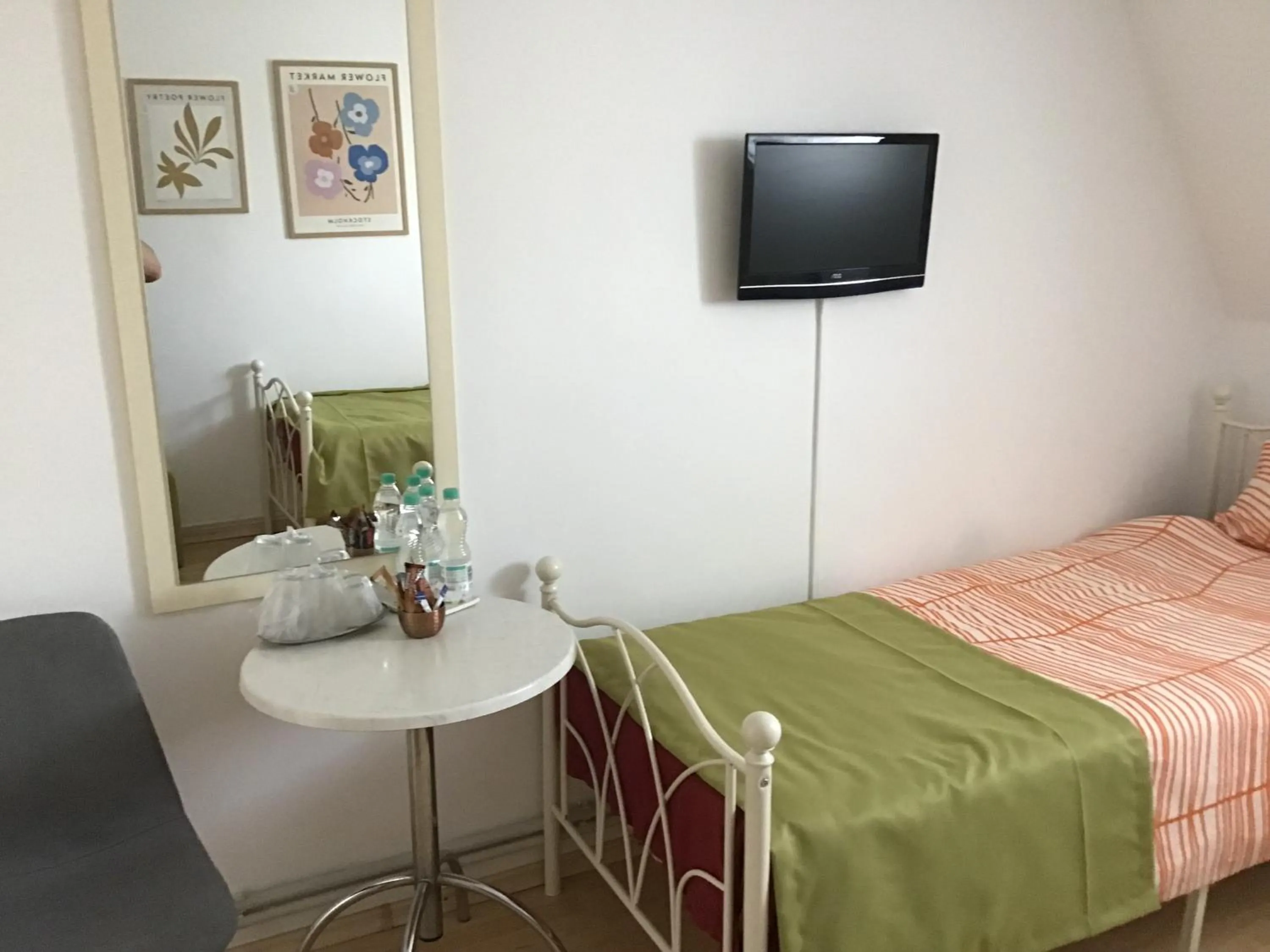 Triple Room in Villa Siret