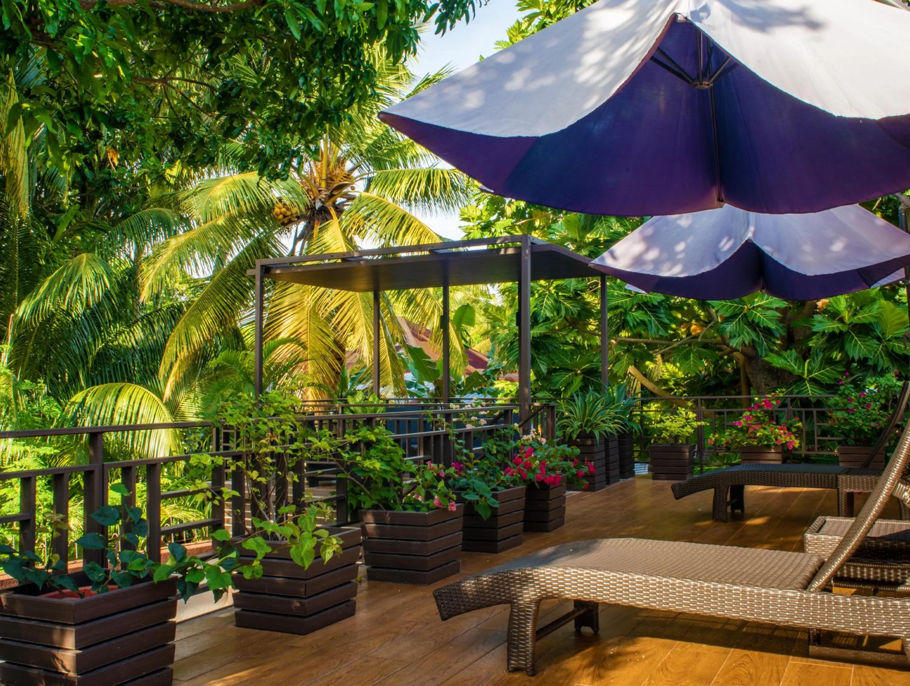 Property building in Isle Royal Inn