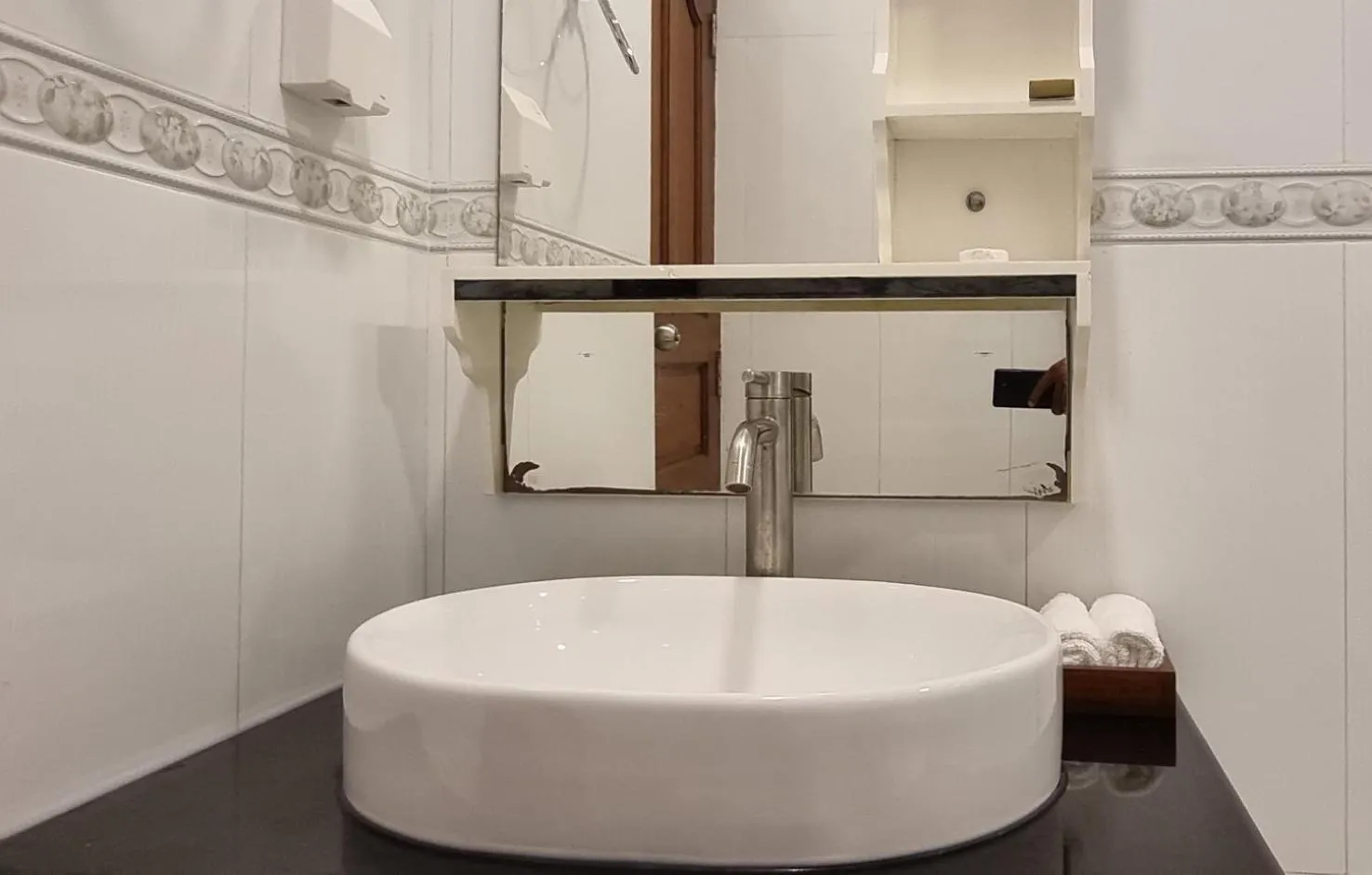 Bathroom in Isle Royal Inn