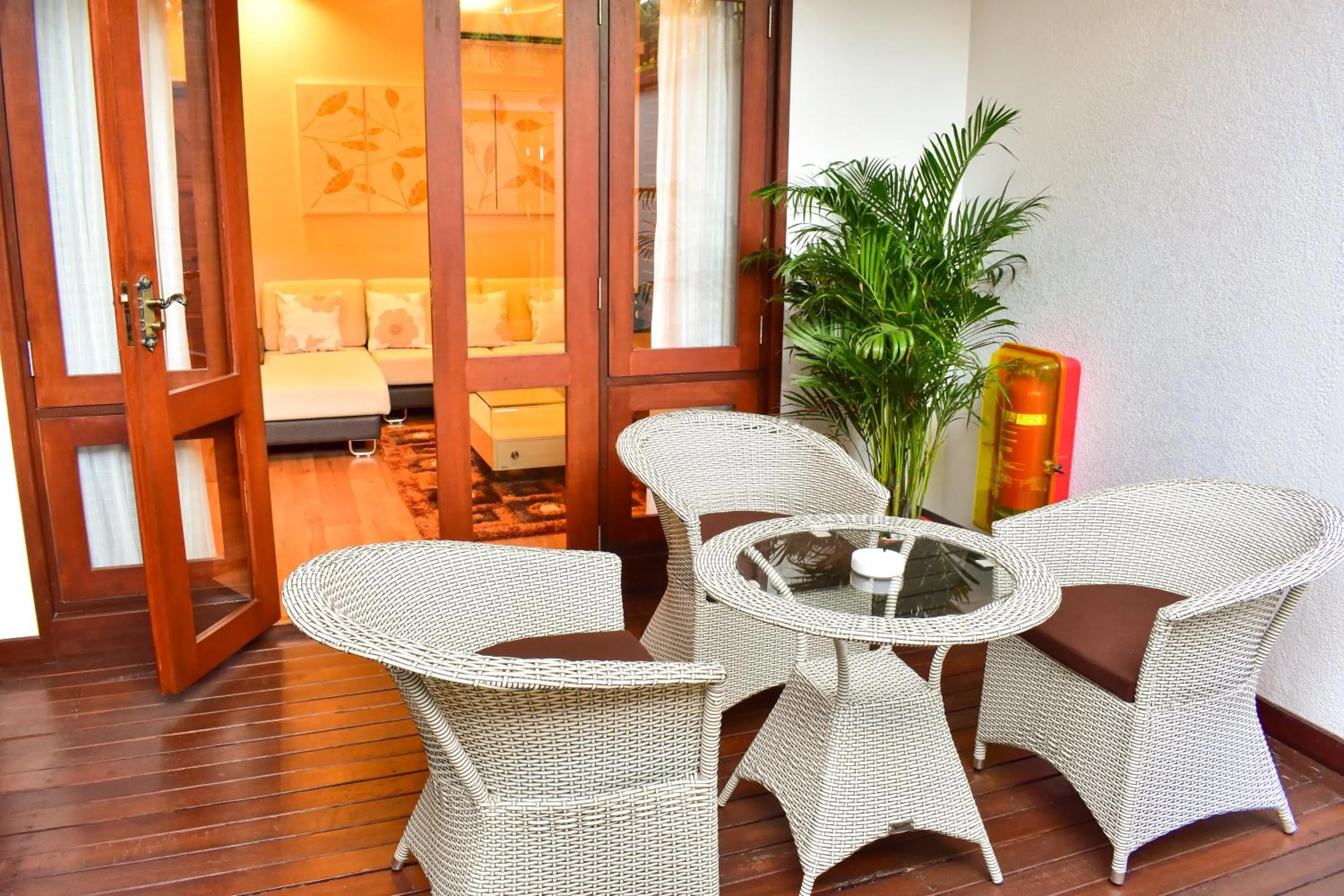 Patio in Isle Royal Inn