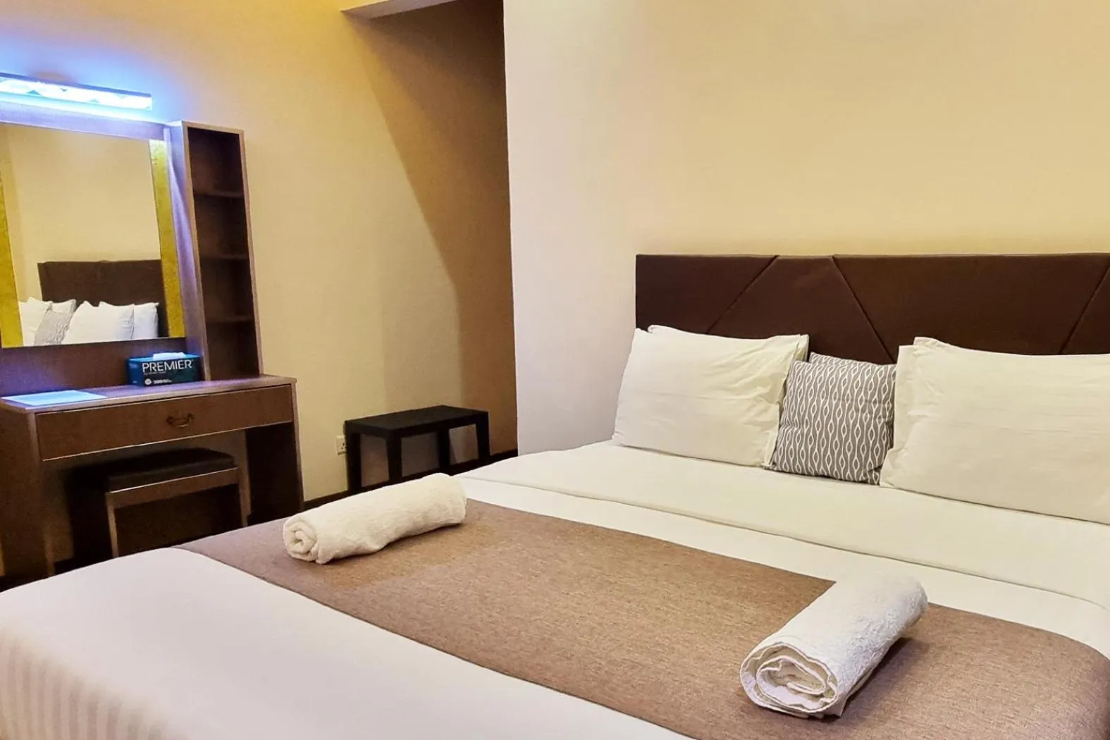 Bed in Isle Royal Inn