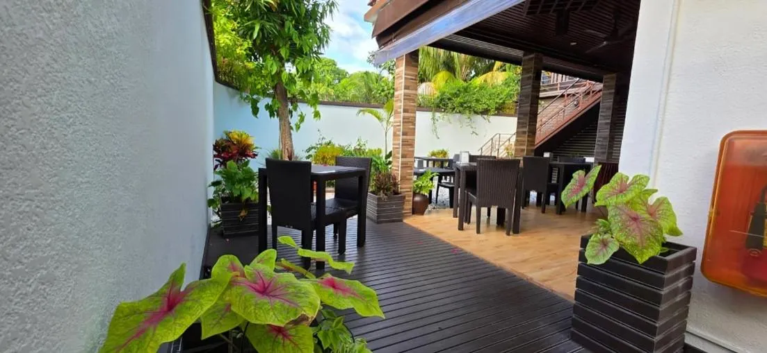 Restaurant/places to eat in Isle Royal Inn