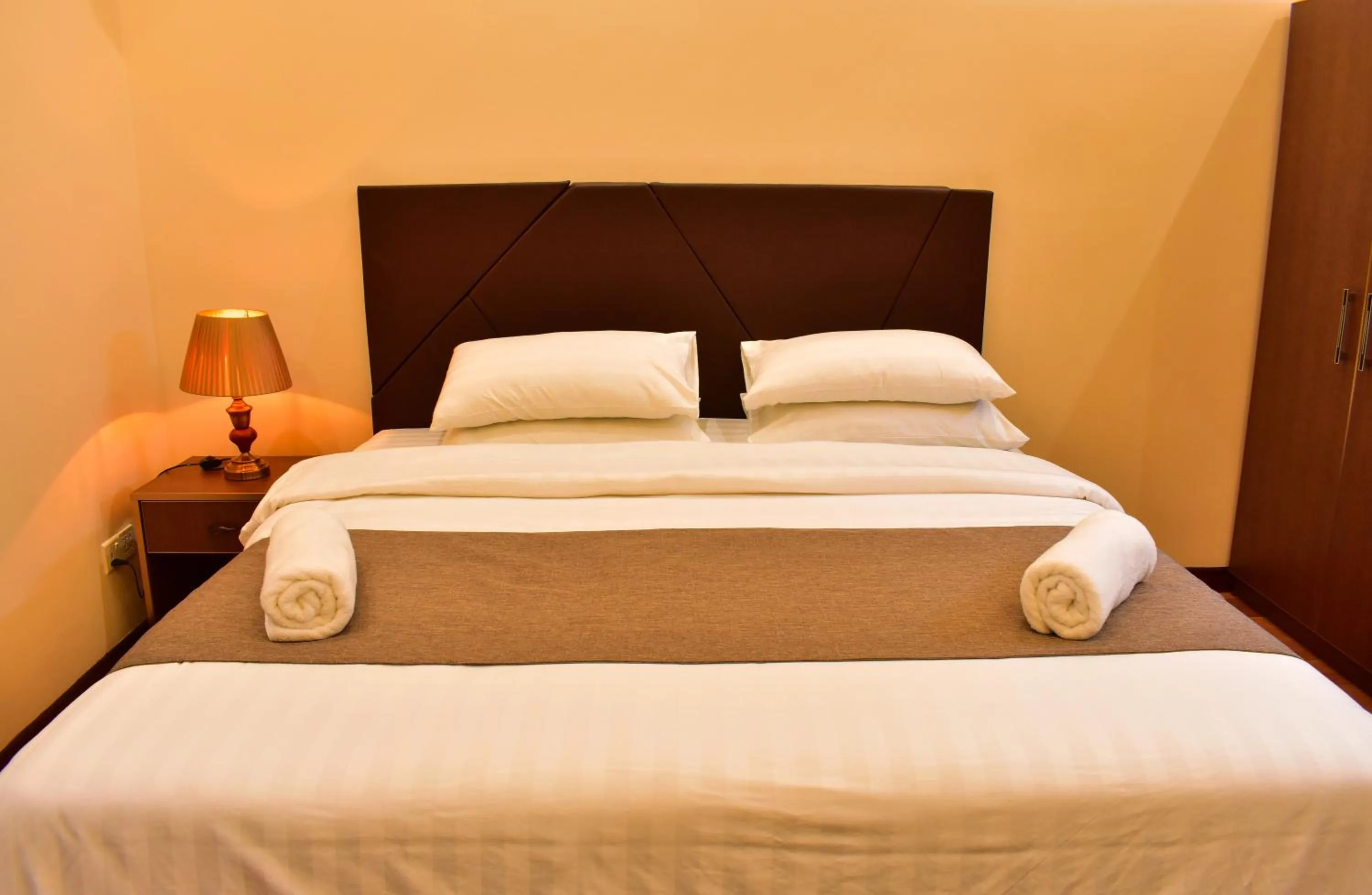 Bedroom, Bed in Isle Royal Inn