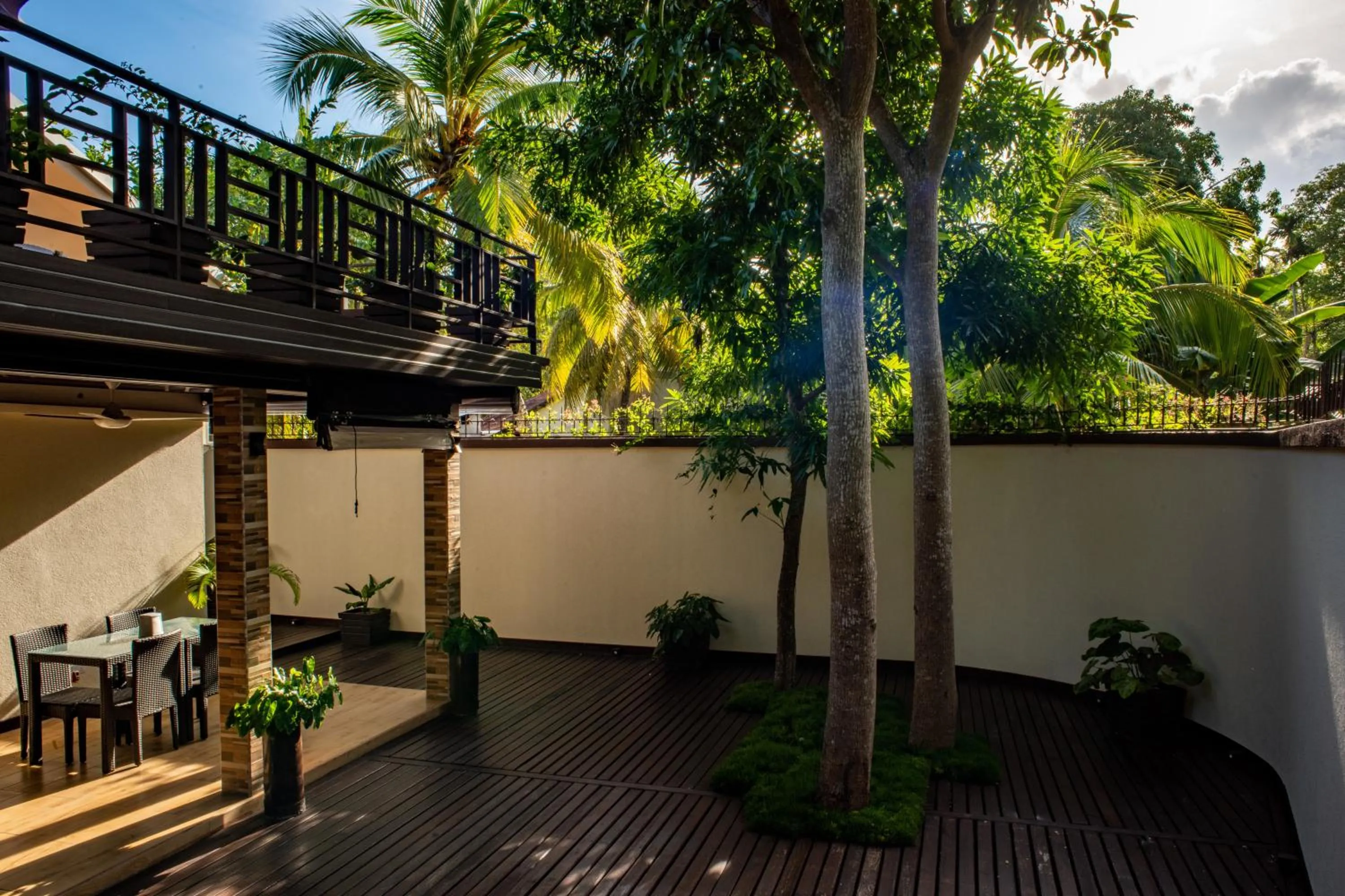 Property building in Isle Royal Inn