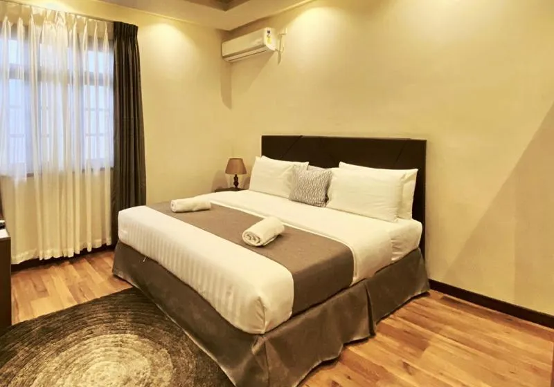 Bed in Isle Royal Inn