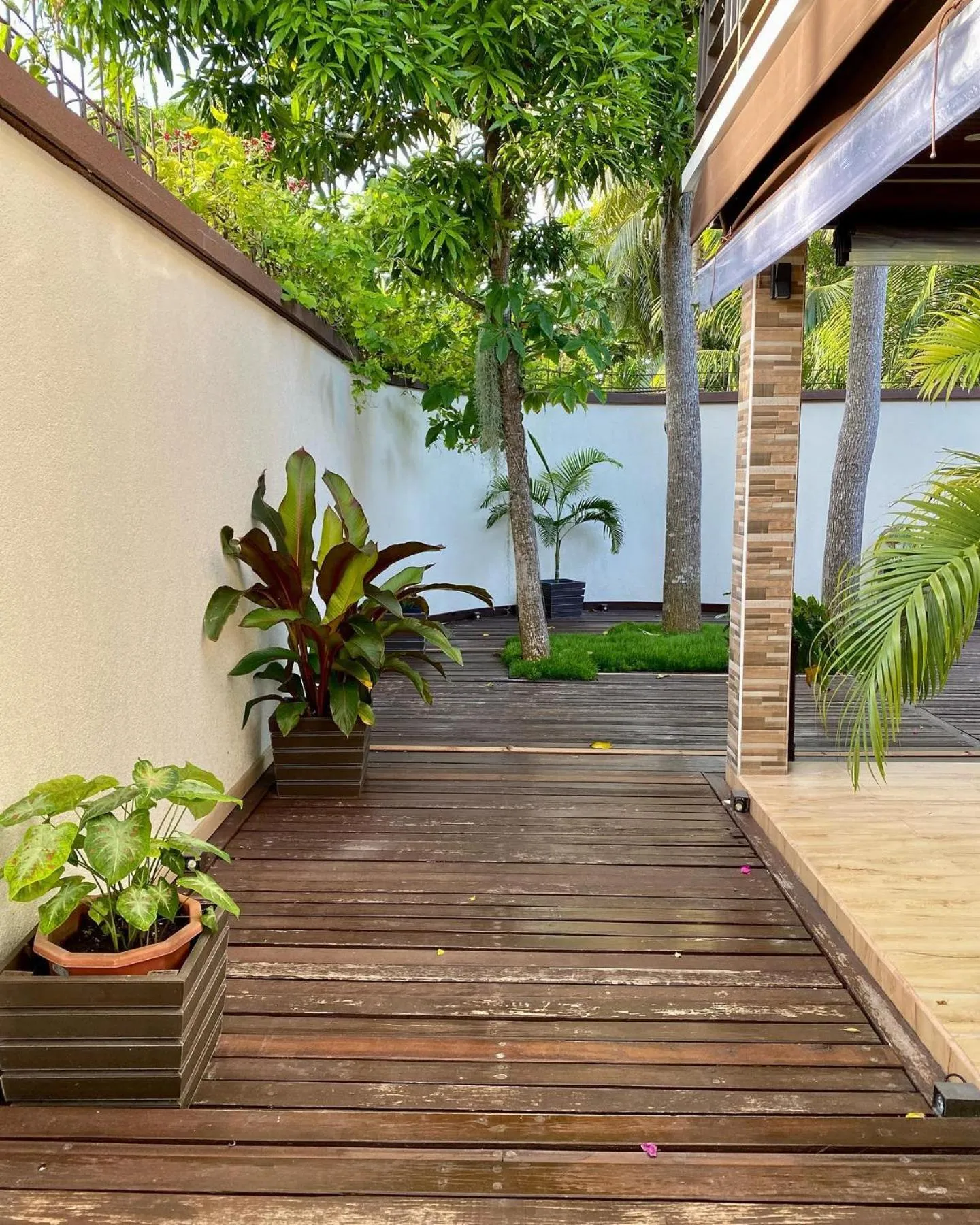 Property building in Isle Royal Inn