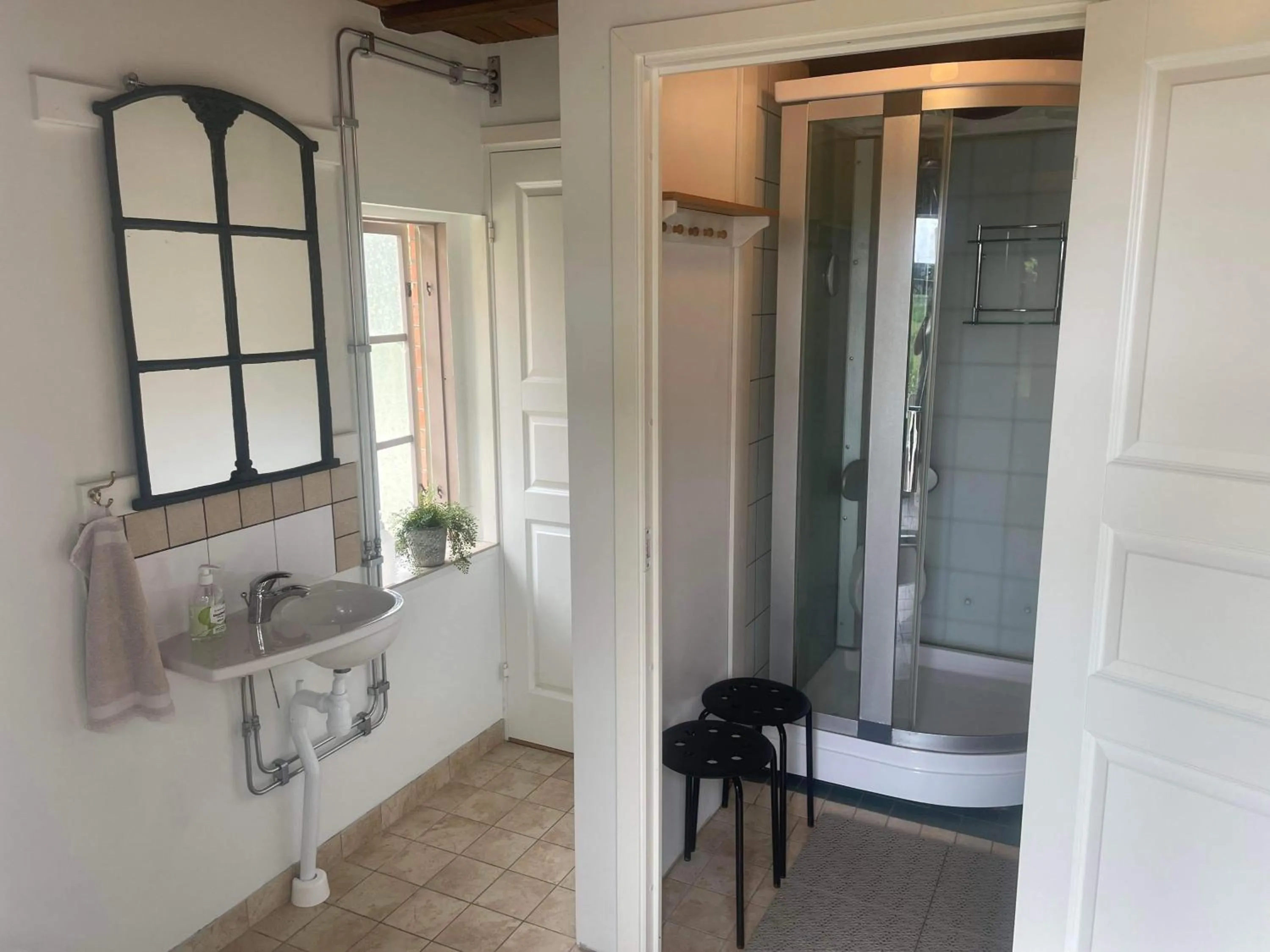 Shower in Vingårdens Bed & Breakfast