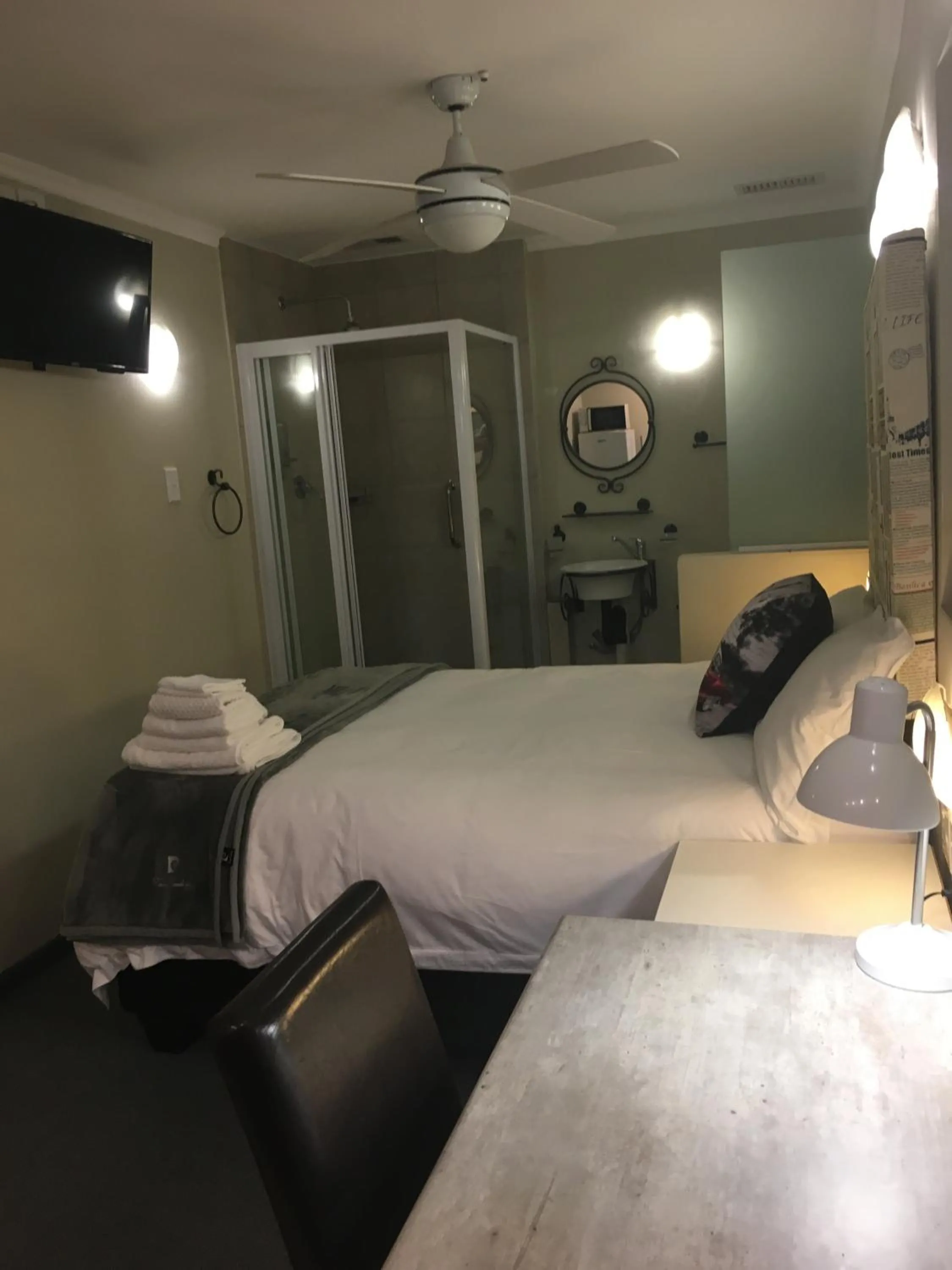 Photo of the whole room, Bed in The Travel Inn Durban