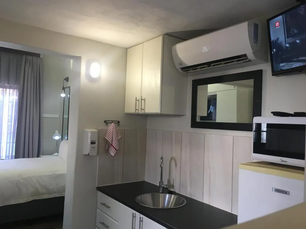 Kitchen or kitchenette, Bed in The Travel Inn Durban