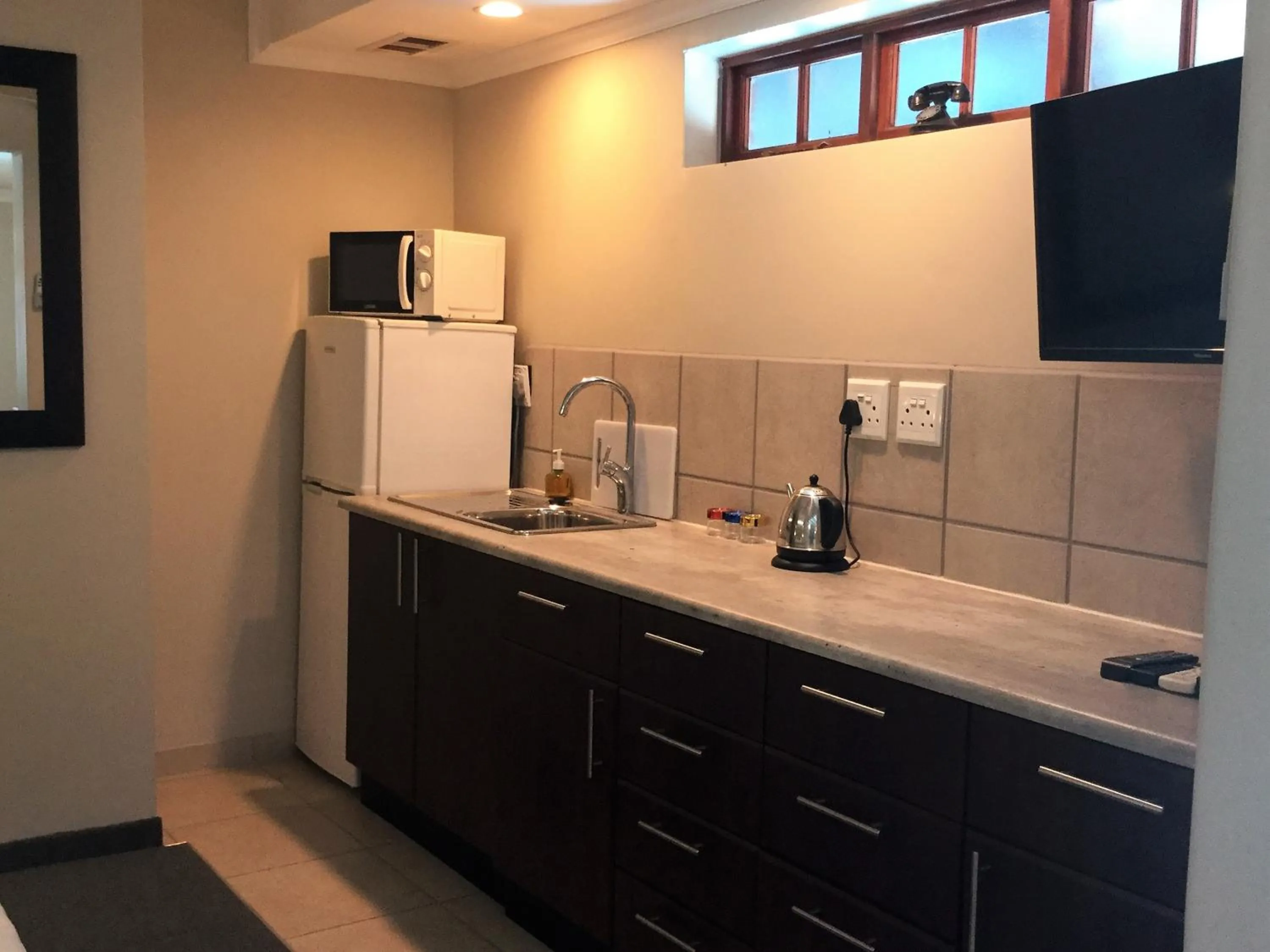 Kitchen or kitchenette in The Travel Inn Durban