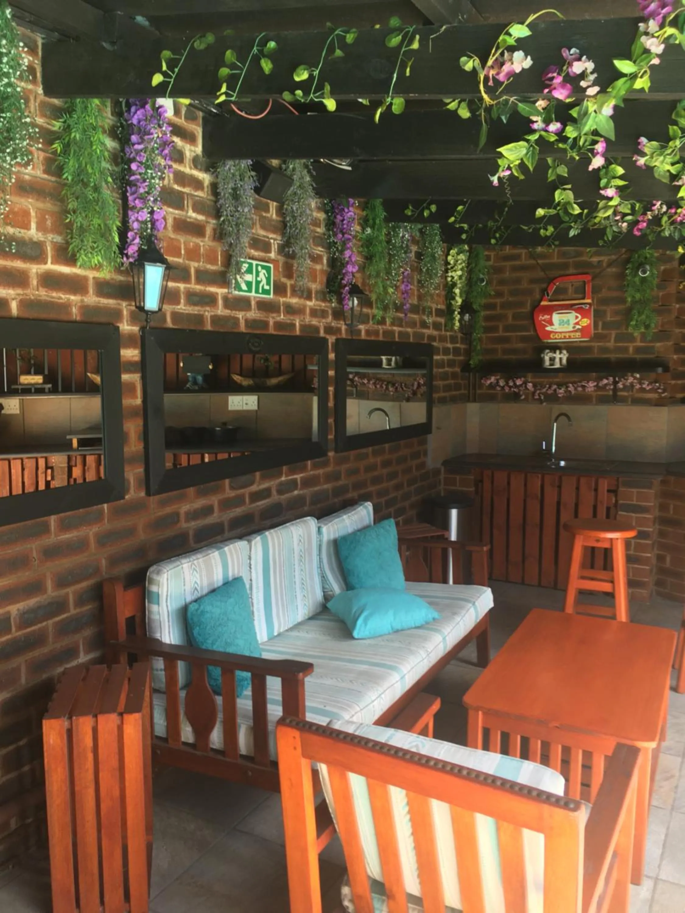 Restaurant/places to eat in The Travel Inn Durban