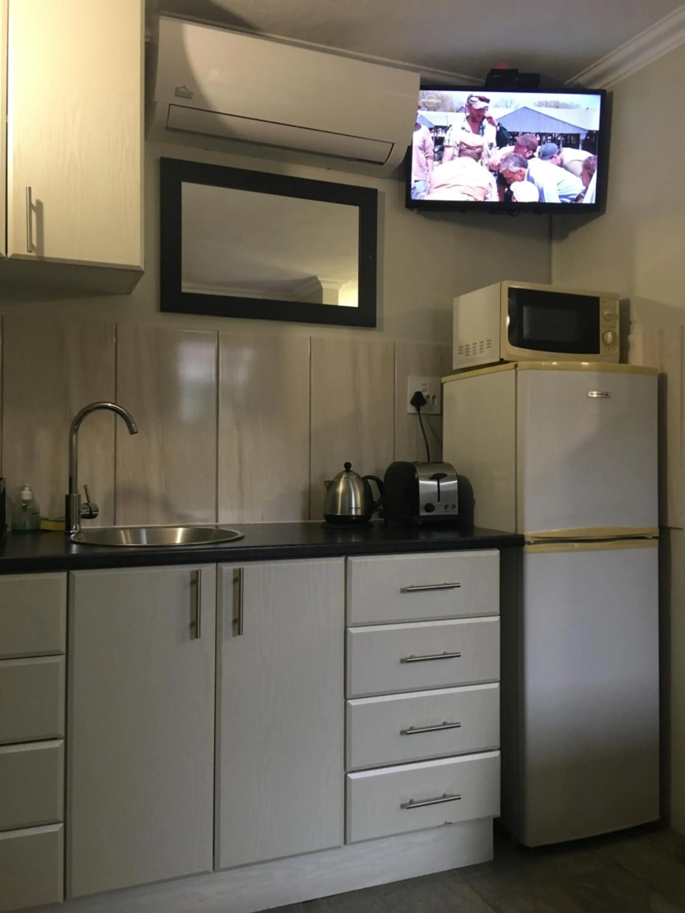 TV and multimedia in The Travel Inn Durban