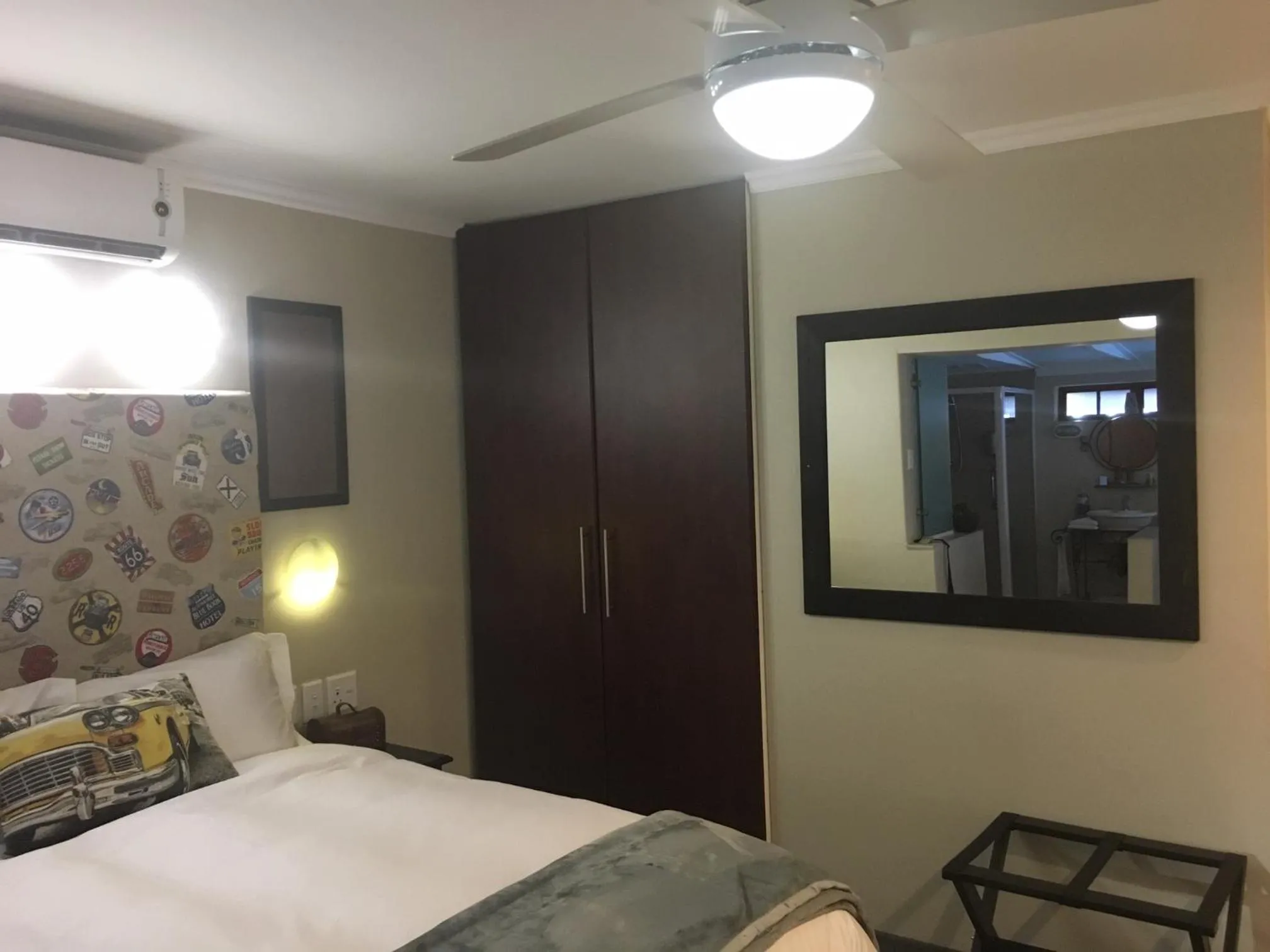 Bedroom, Bed in The Travel Inn Durban