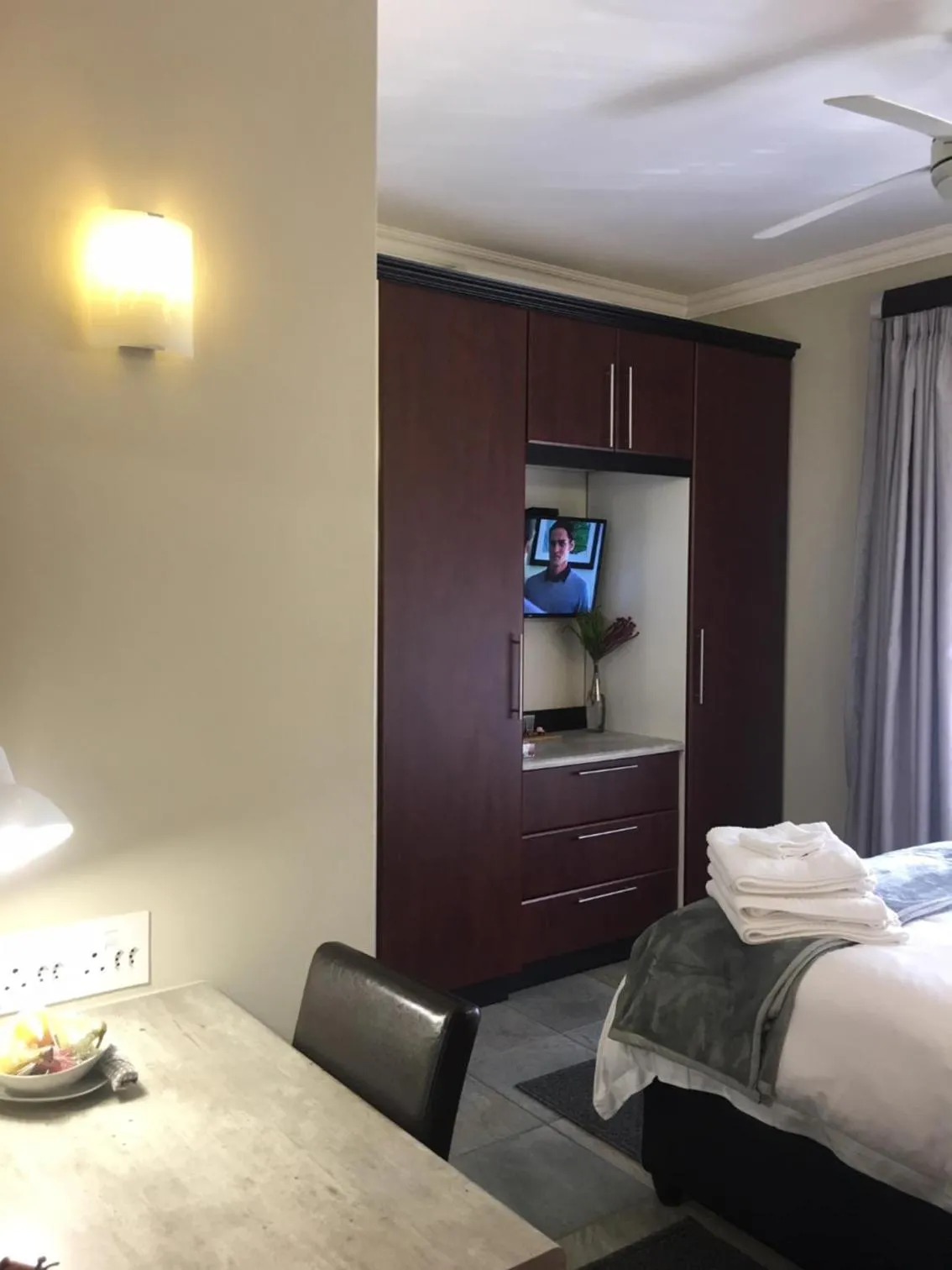 TV and multimedia, Bed in The Travel Inn Durban