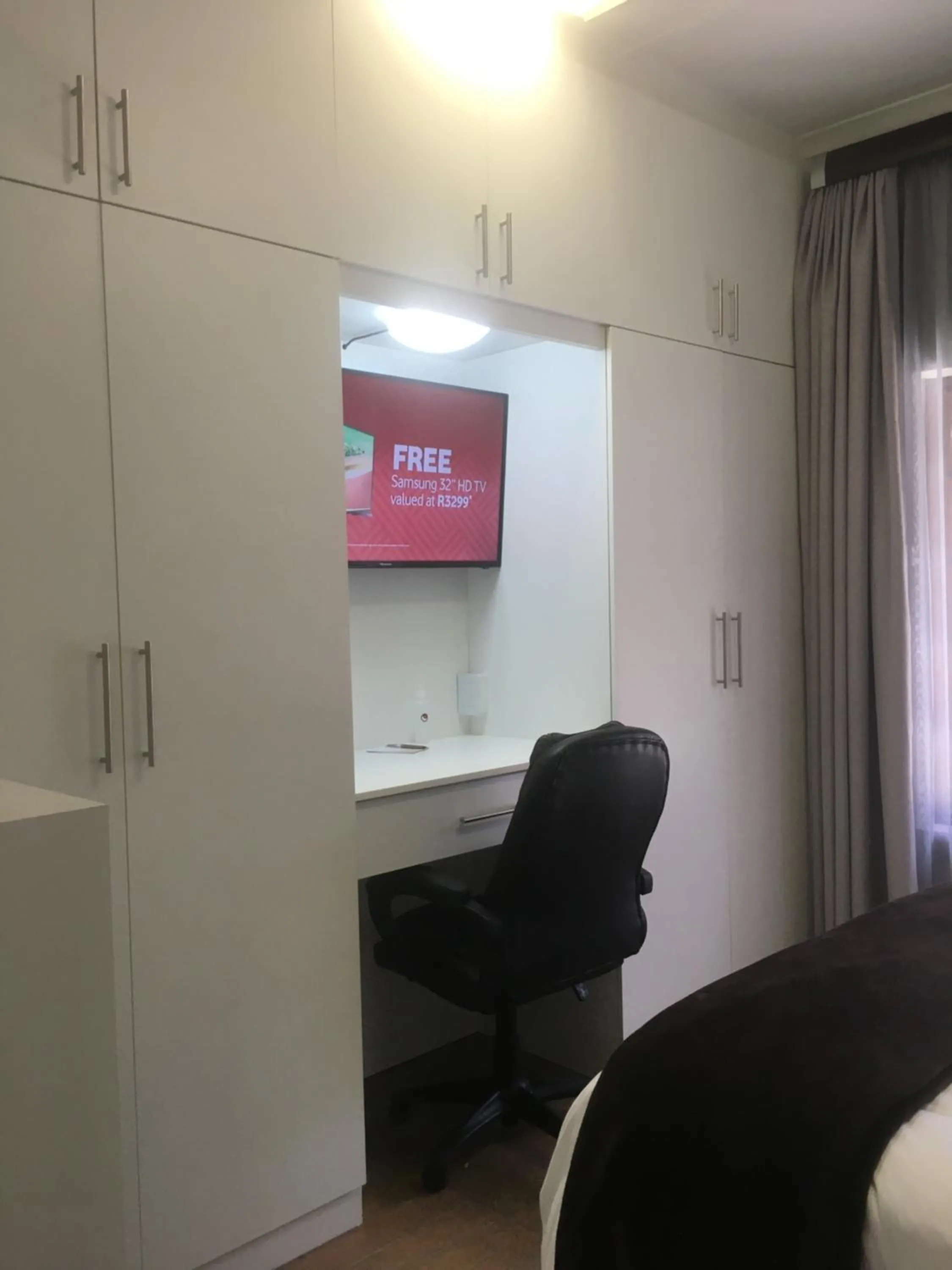 TV and multimedia, Bed in The Travel Inn Durban