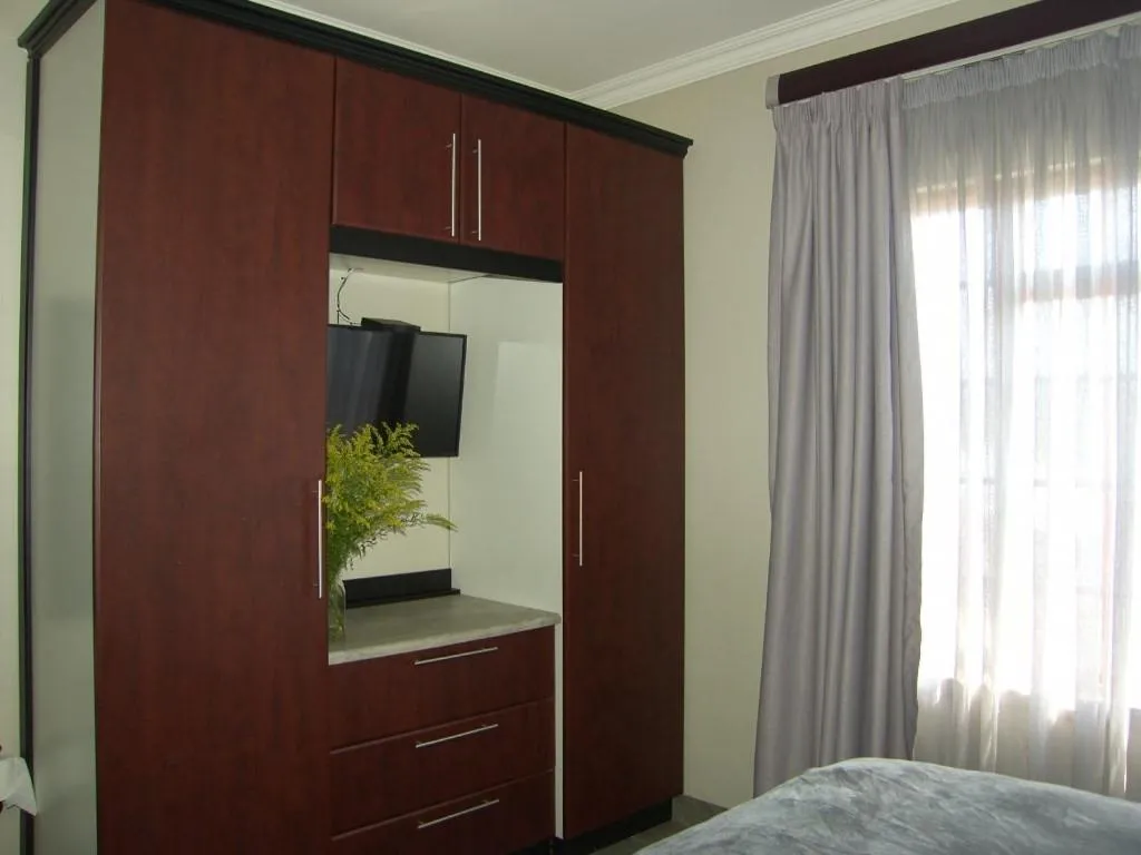 TV and multimedia, Bed in The Travel Inn Durban