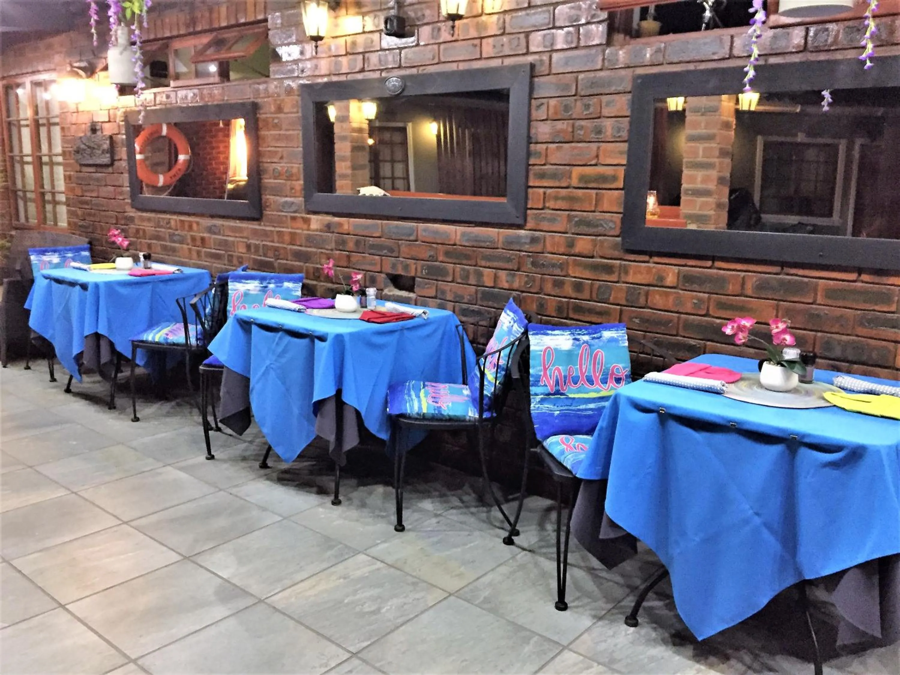 Restaurant/places to eat in The Travel Inn Durban