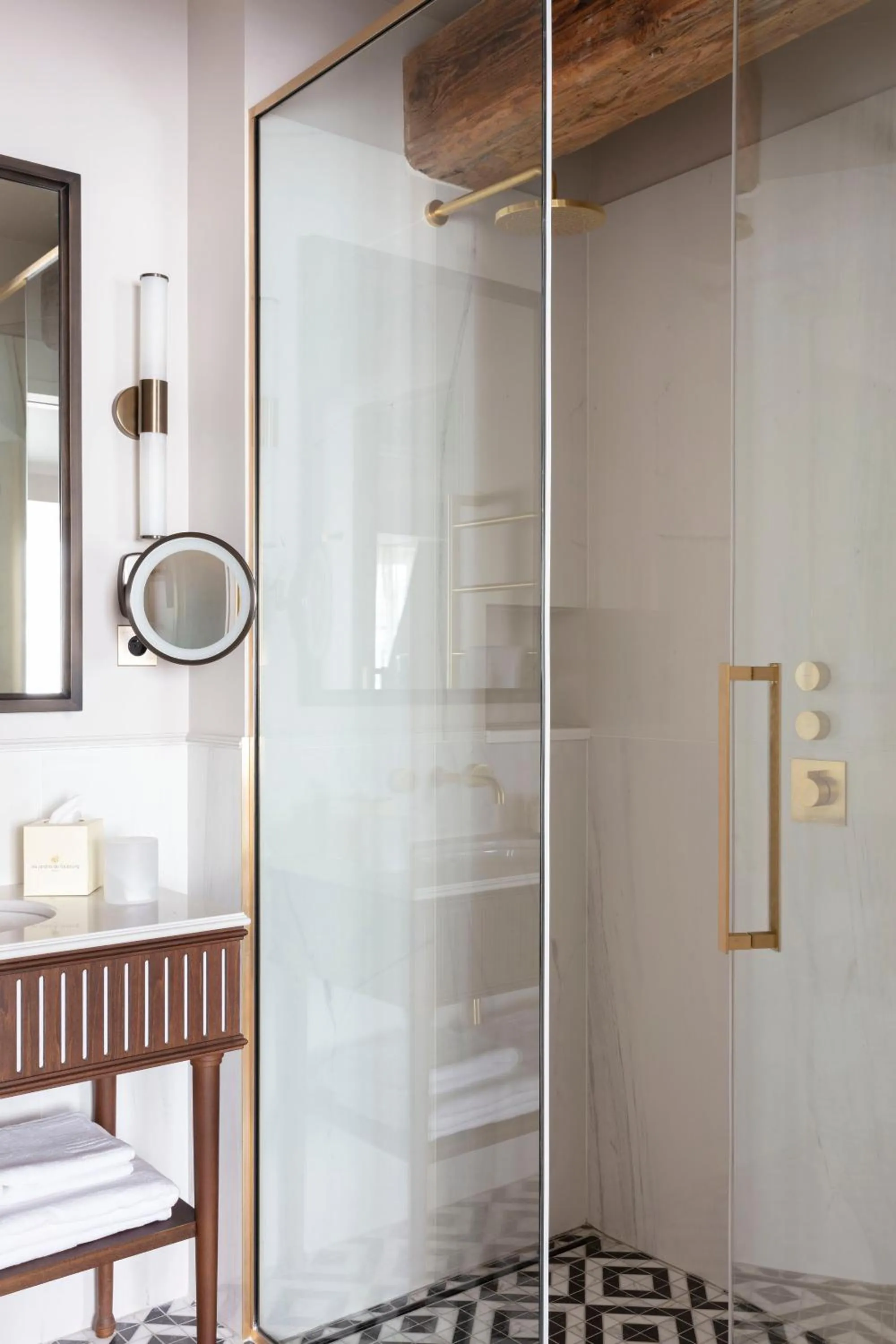 Shower in Les Jardins du Faubourg Hotel & Spa by Shiseido