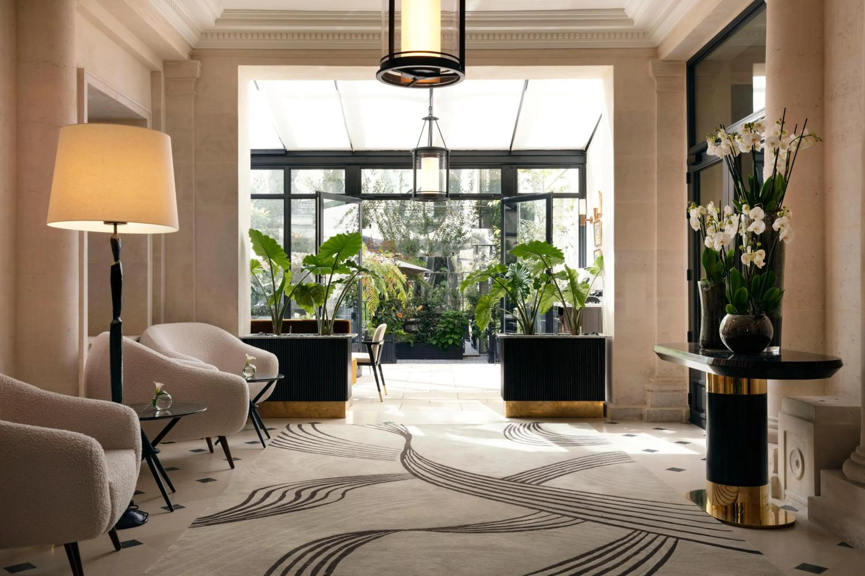 Lobby or reception in Les Jardins du Faubourg Hotel & Spa by Shiseido
