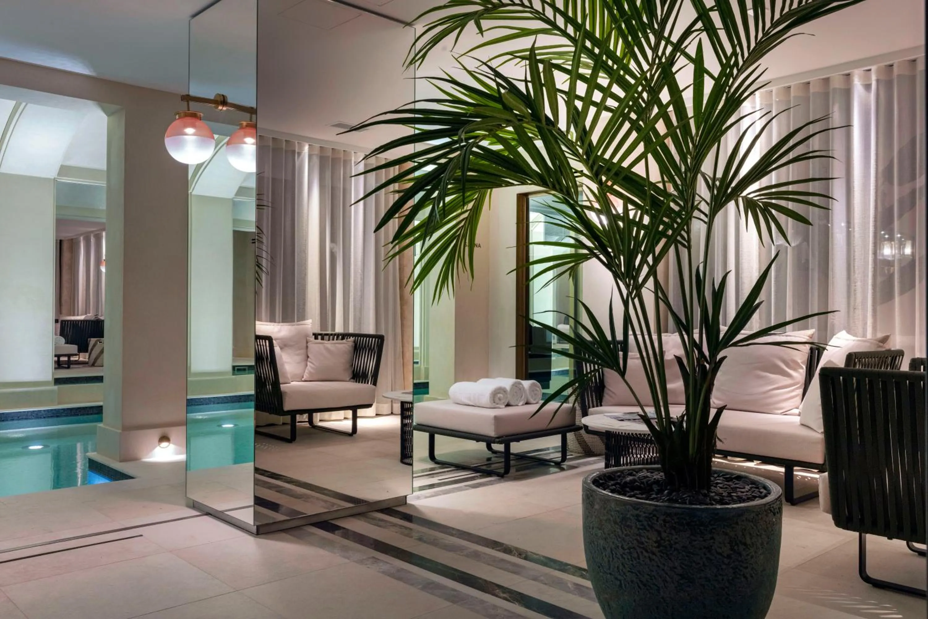 Spa and wellness centre/facilities in Les Jardins du Faubourg Hotel & Spa by Shiseido