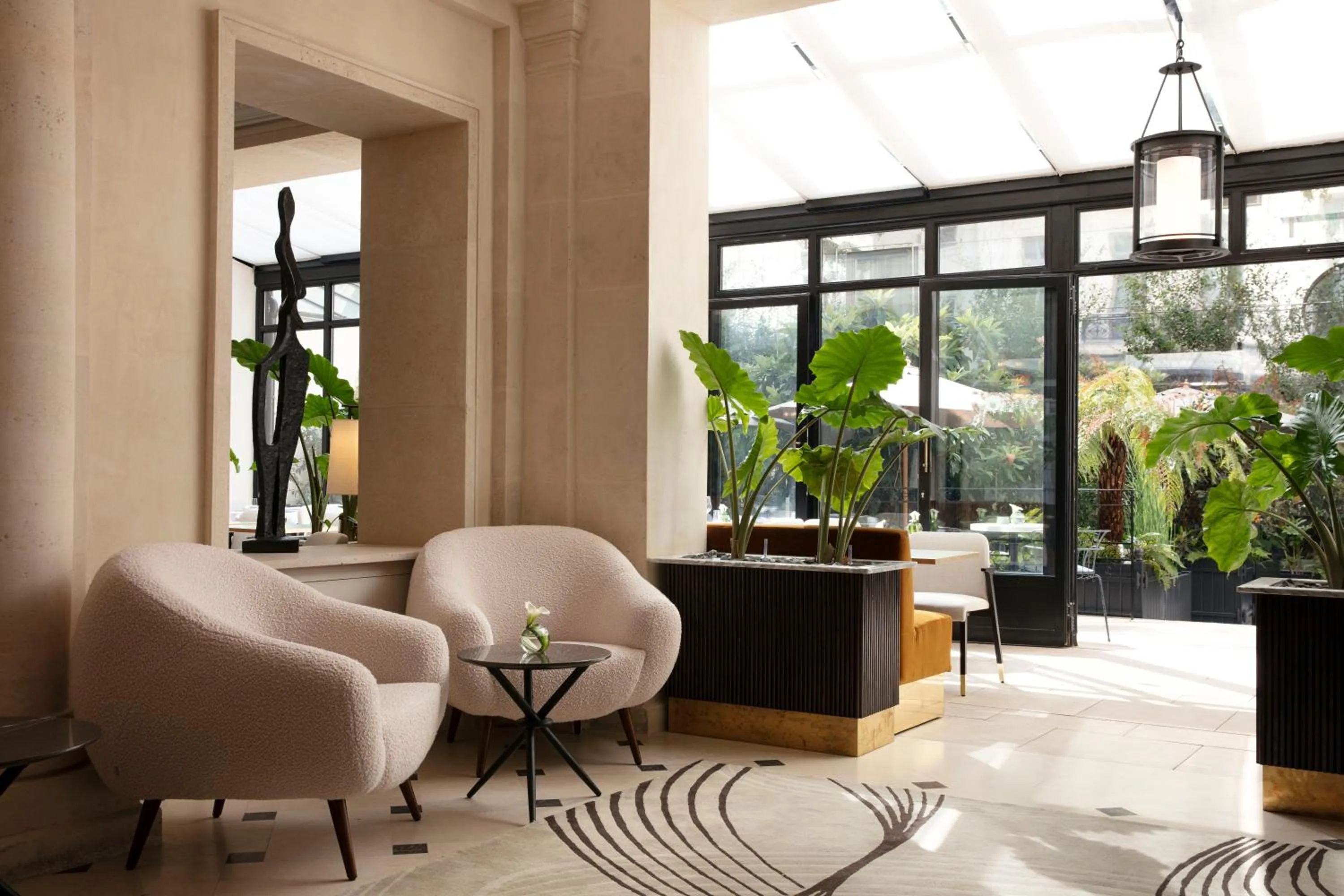 Lobby or reception in Les Jardins du Faubourg Hotel & Spa by Shiseido