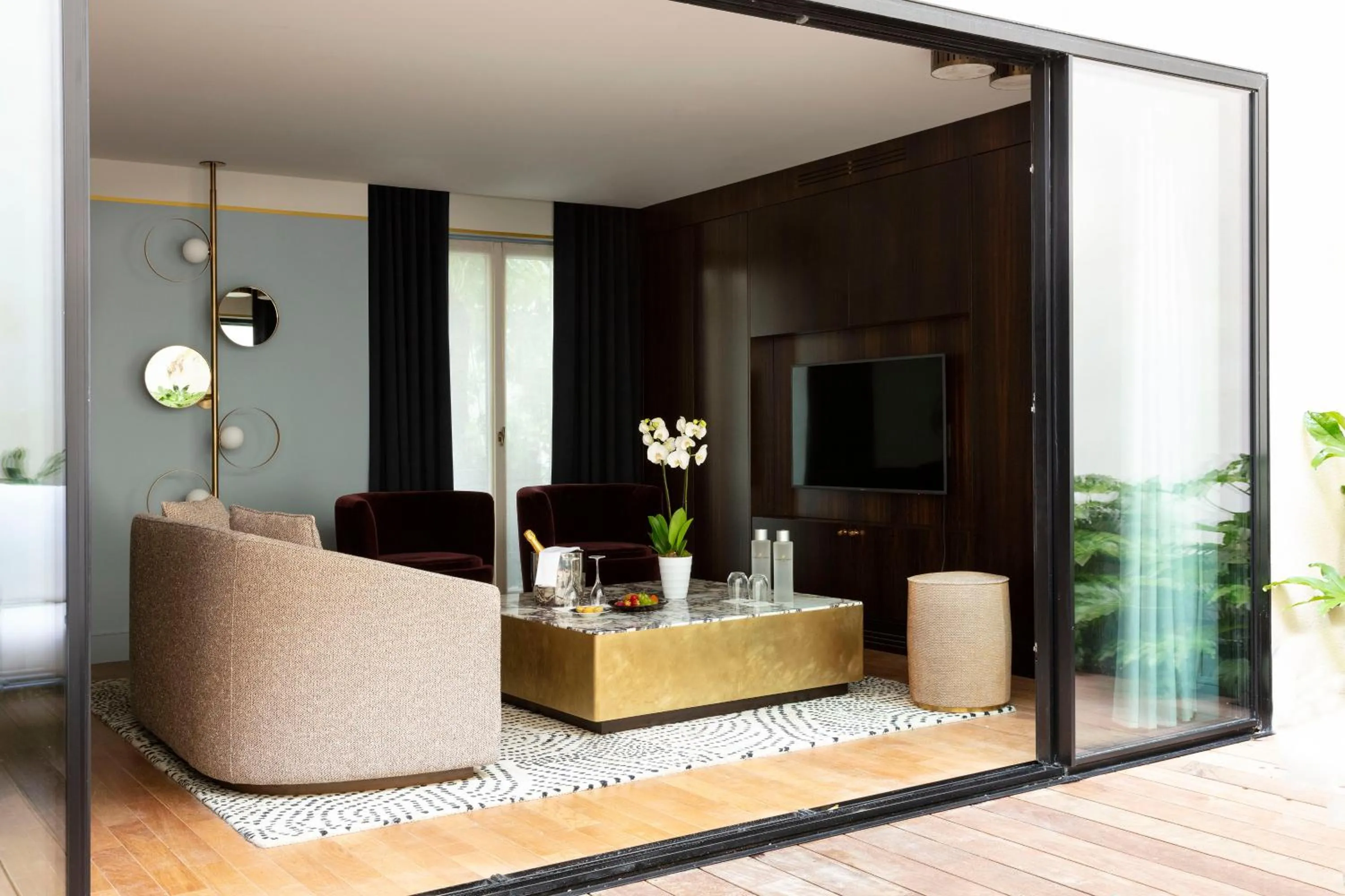 Living room in Les Jardins du Faubourg Hotel & Spa by Shiseido