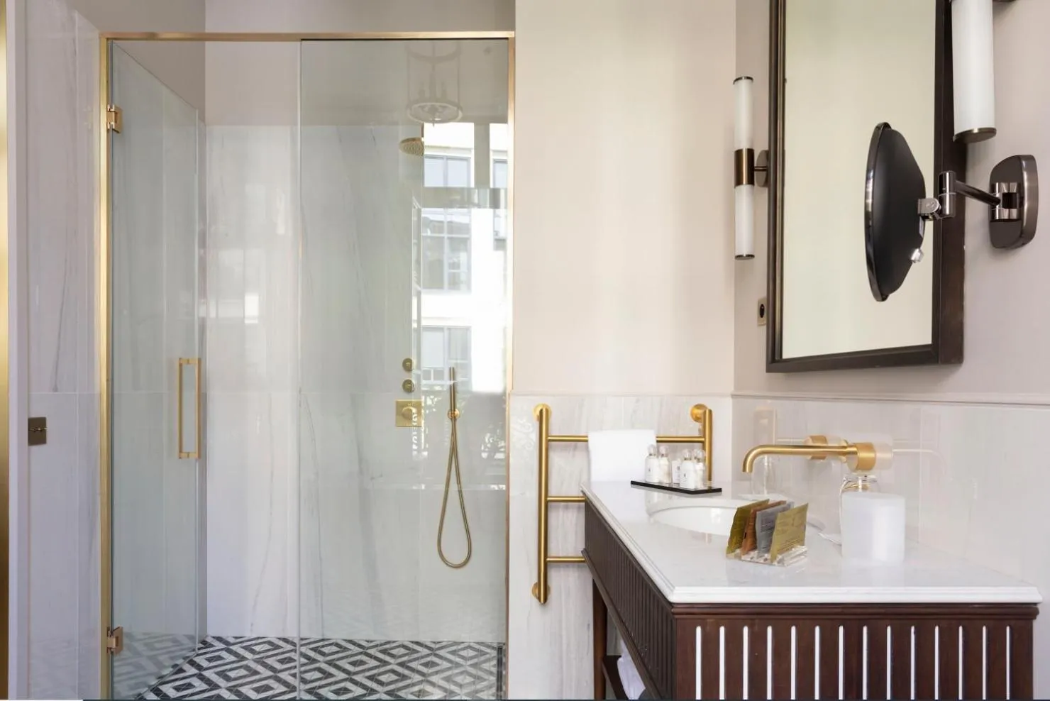 Shower in Les Jardins du Faubourg Hotel & Spa by Shiseido