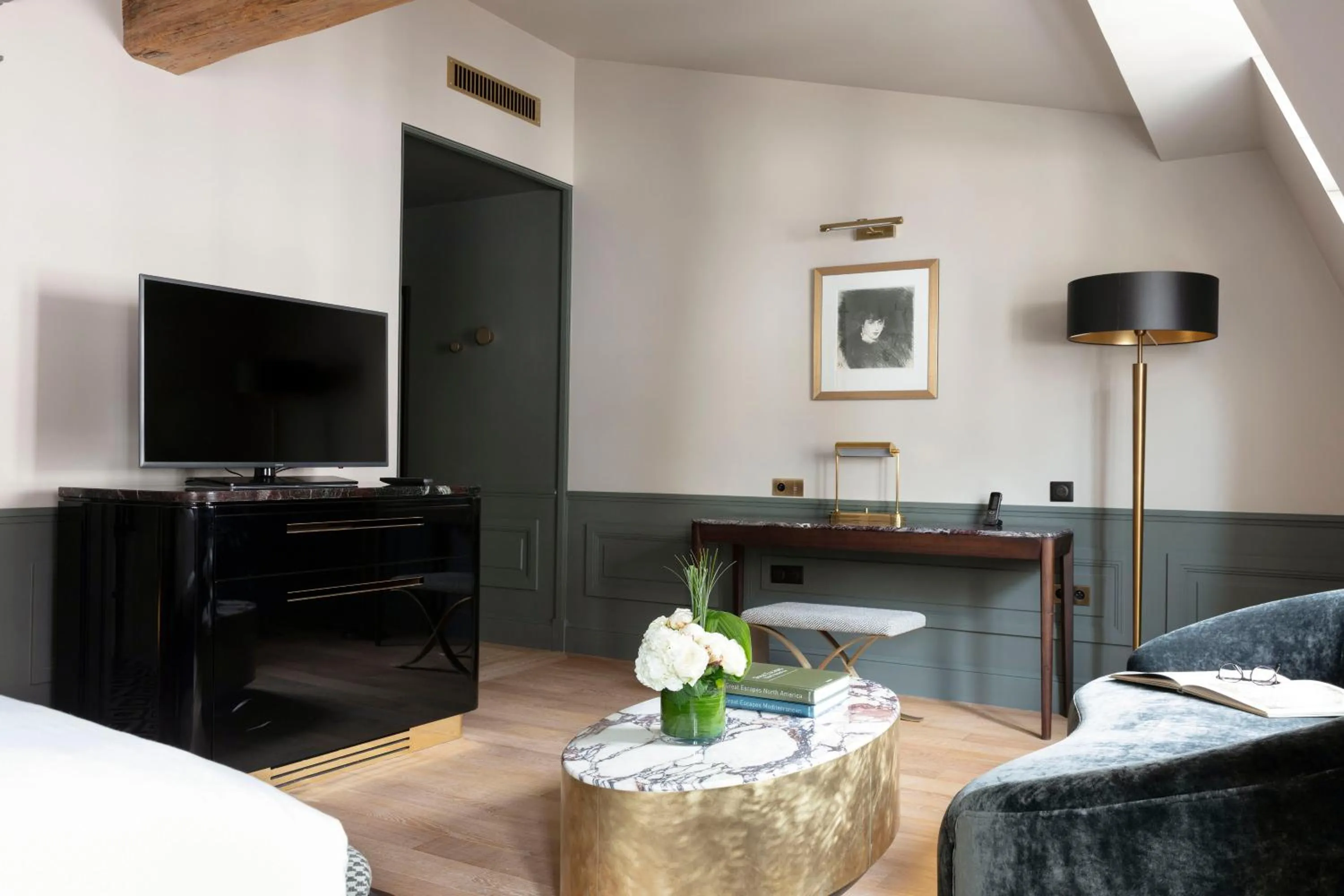 Living room in Les Jardins du Faubourg Hotel & Spa by Shiseido