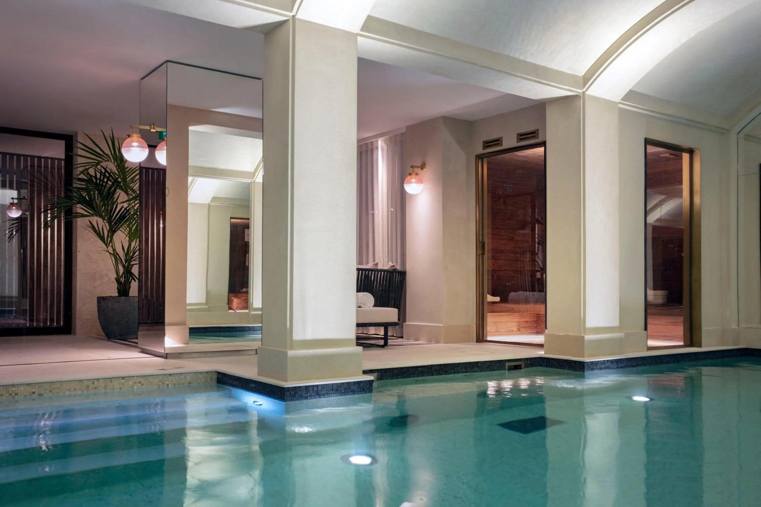 Swimming pool in Les Jardins du Faubourg Hotel & Spa by Shiseido