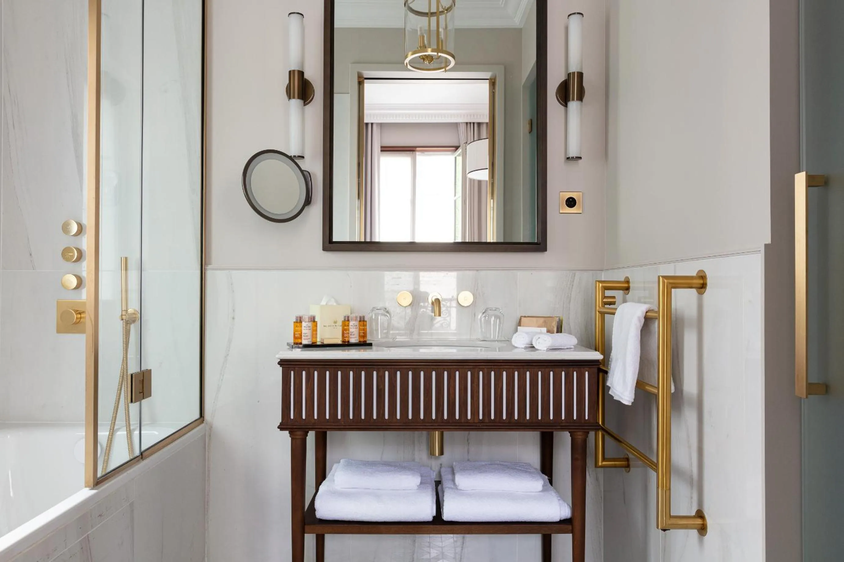 Bathroom in Les Jardins du Faubourg Hotel & Spa by Shiseido