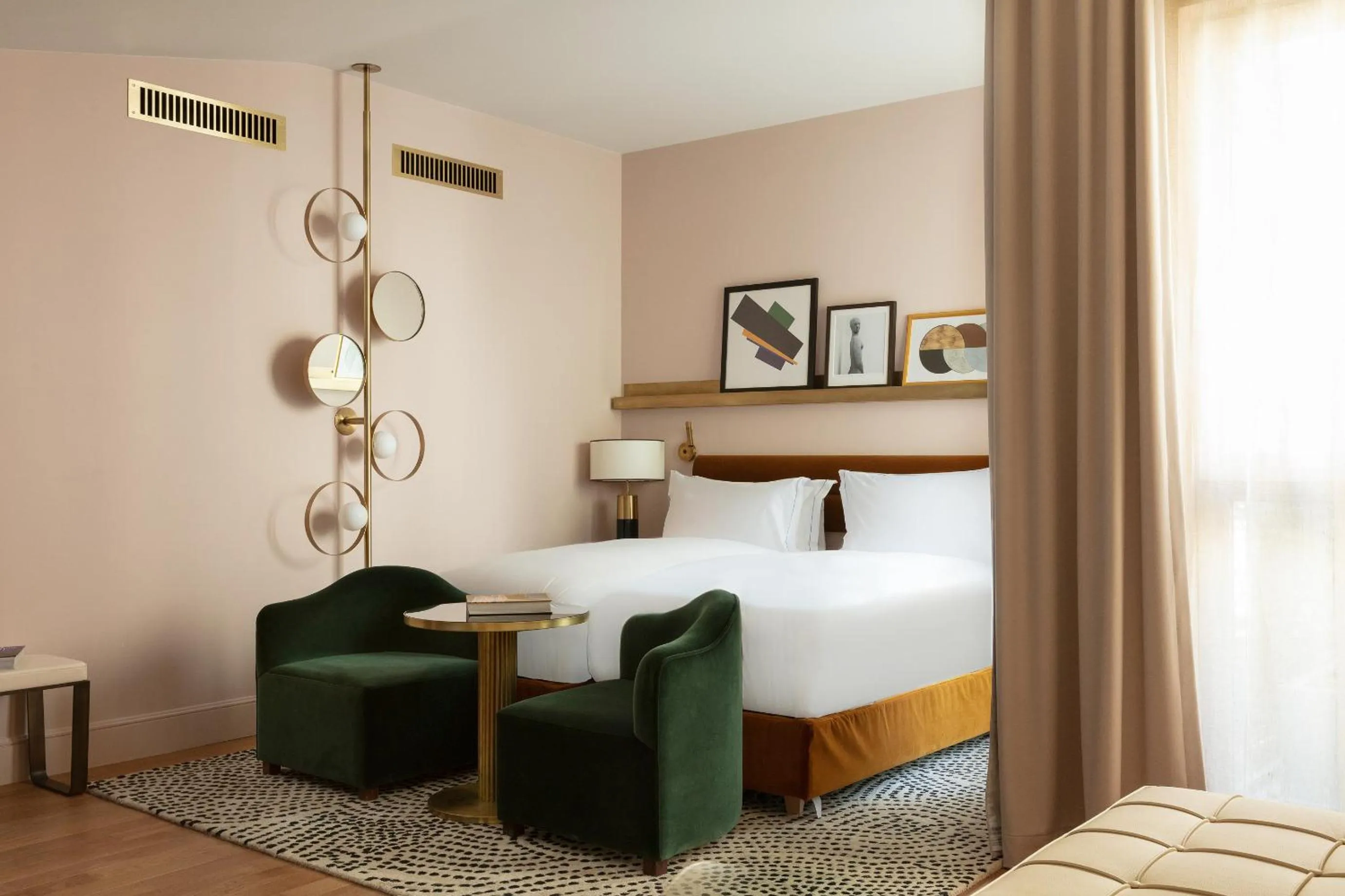 Bed in Les Jardins du Faubourg Hotel & Spa by Shiseido